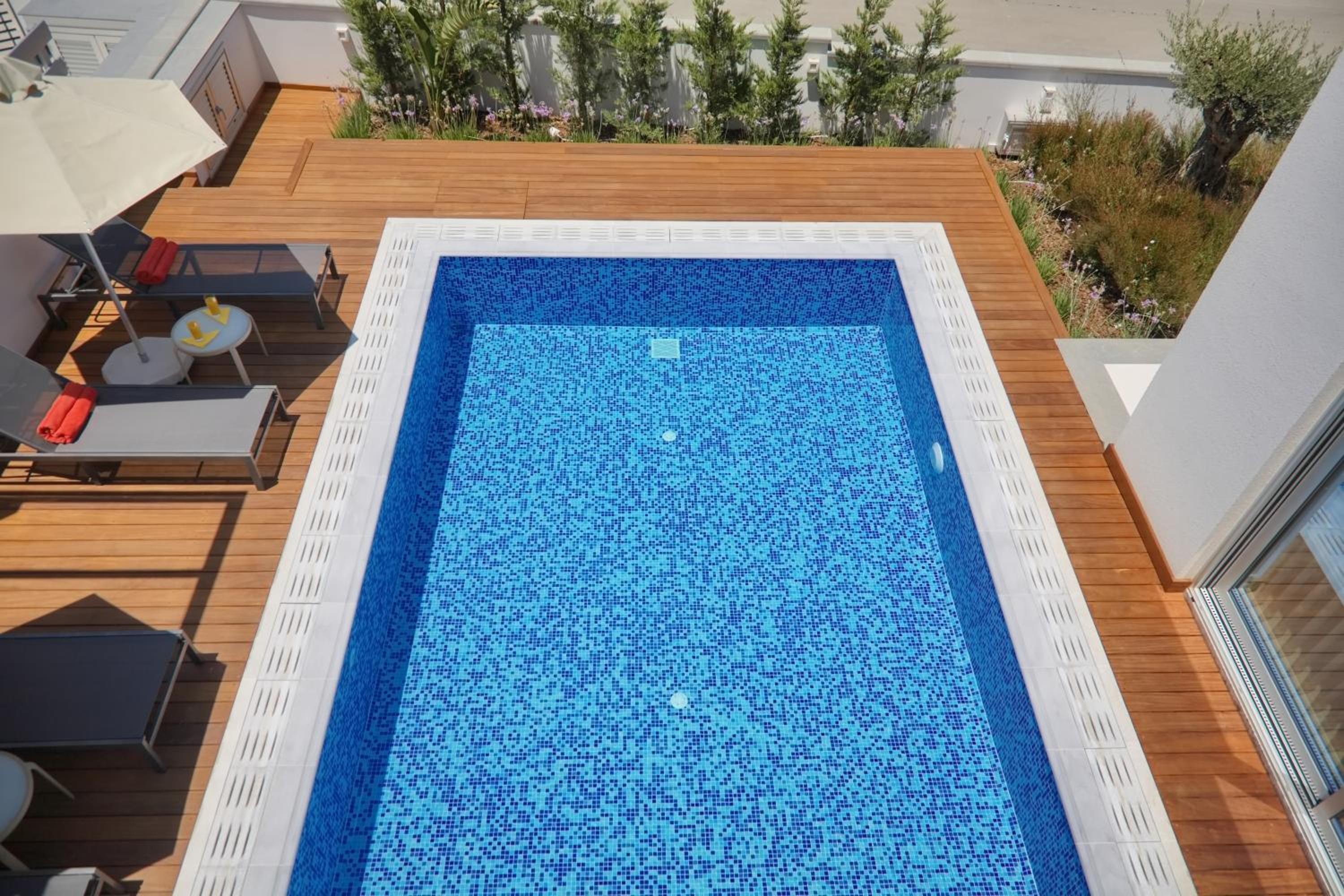 Seaview Luxury Villa Jacuzzi & Pool! 2 Min Beach