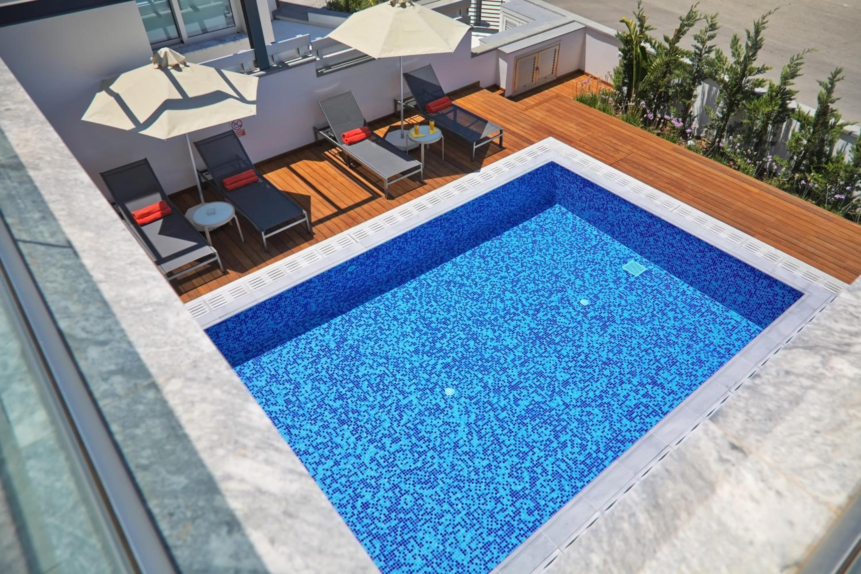 Seaview Luxury Villa Jacuzzi & Pool! 2 Min Beach