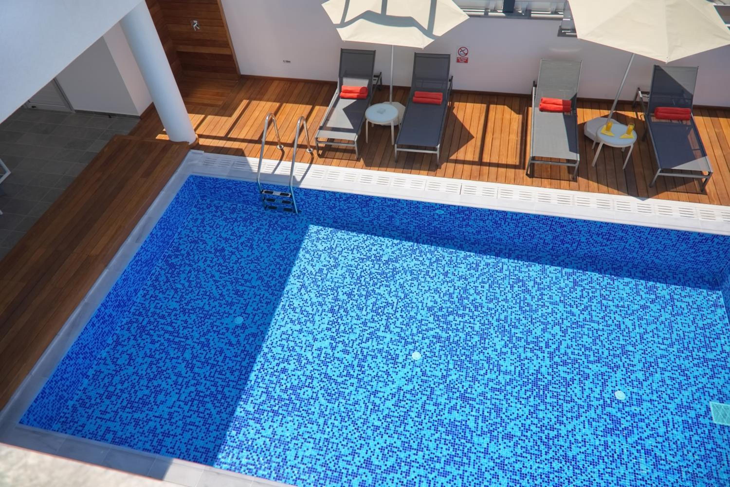 Seaview Luxury Villa Jacuzzi & Pool! 2 Min Beach