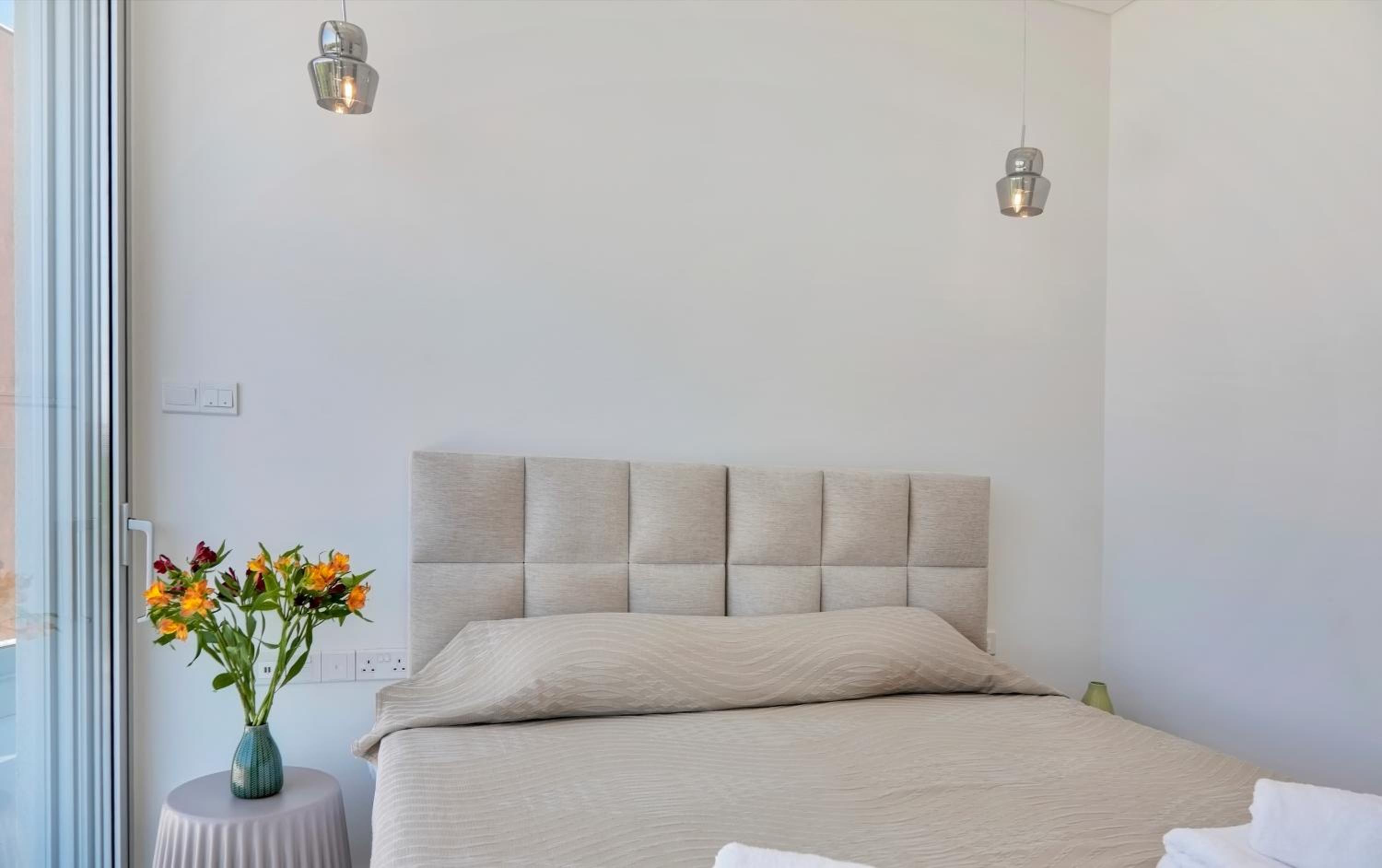 Seaview Luxury Villa Jacuzzi & Pool! 2 Min Beach