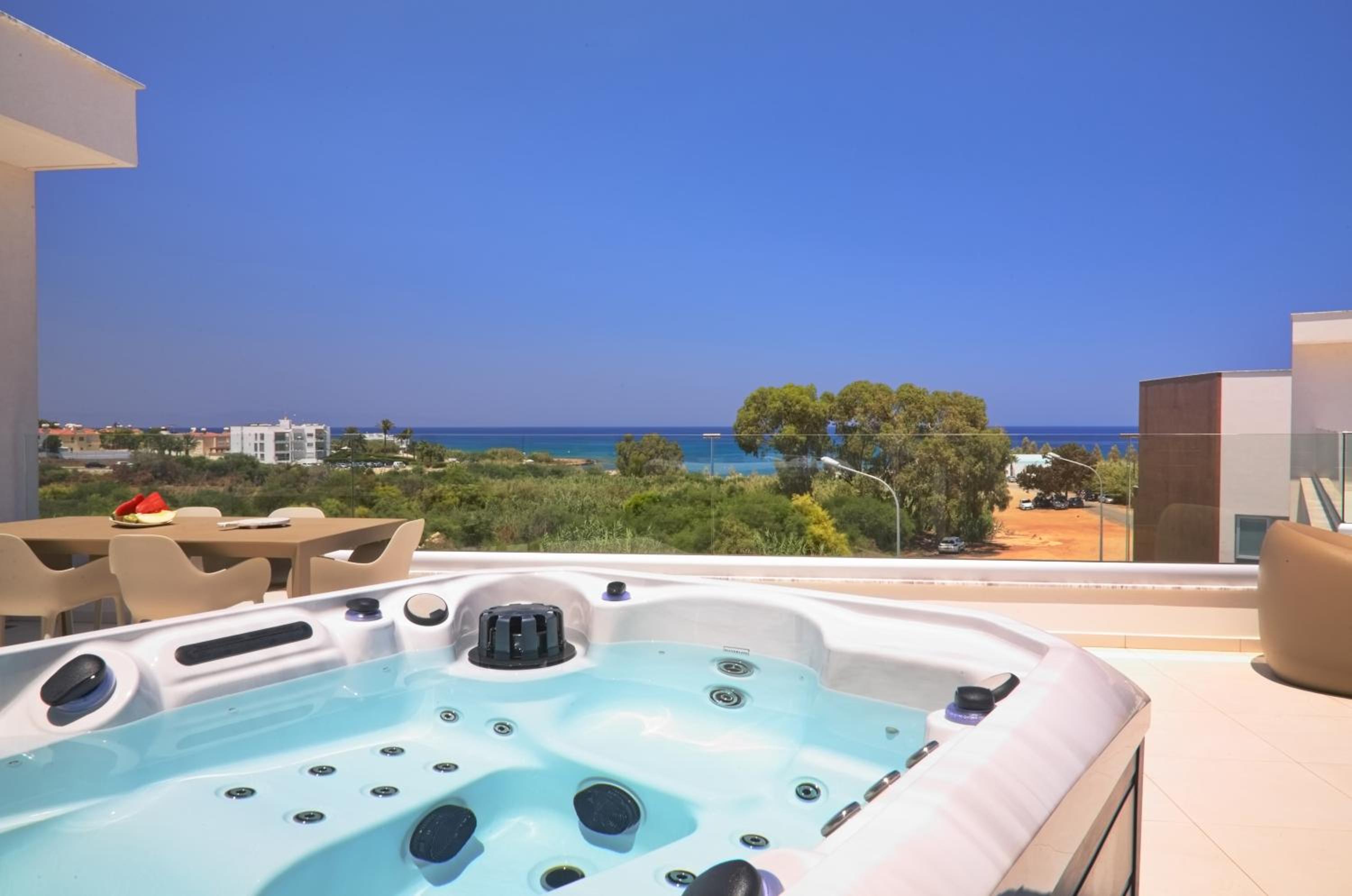 Seaview Luxury Villa Jacuzzi & Pool! 2 Min Beach