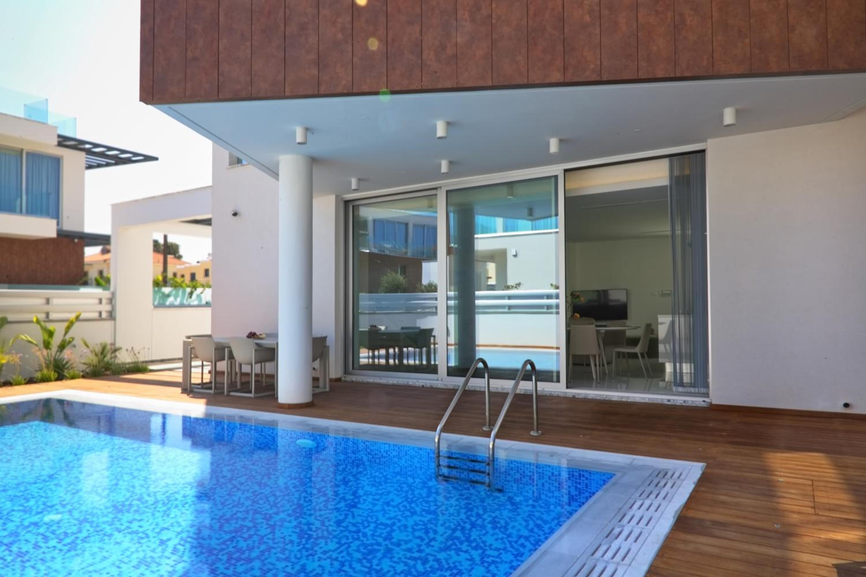 Seaview Luxury Villa Jacuzzi & Pool! 2 Min Beach