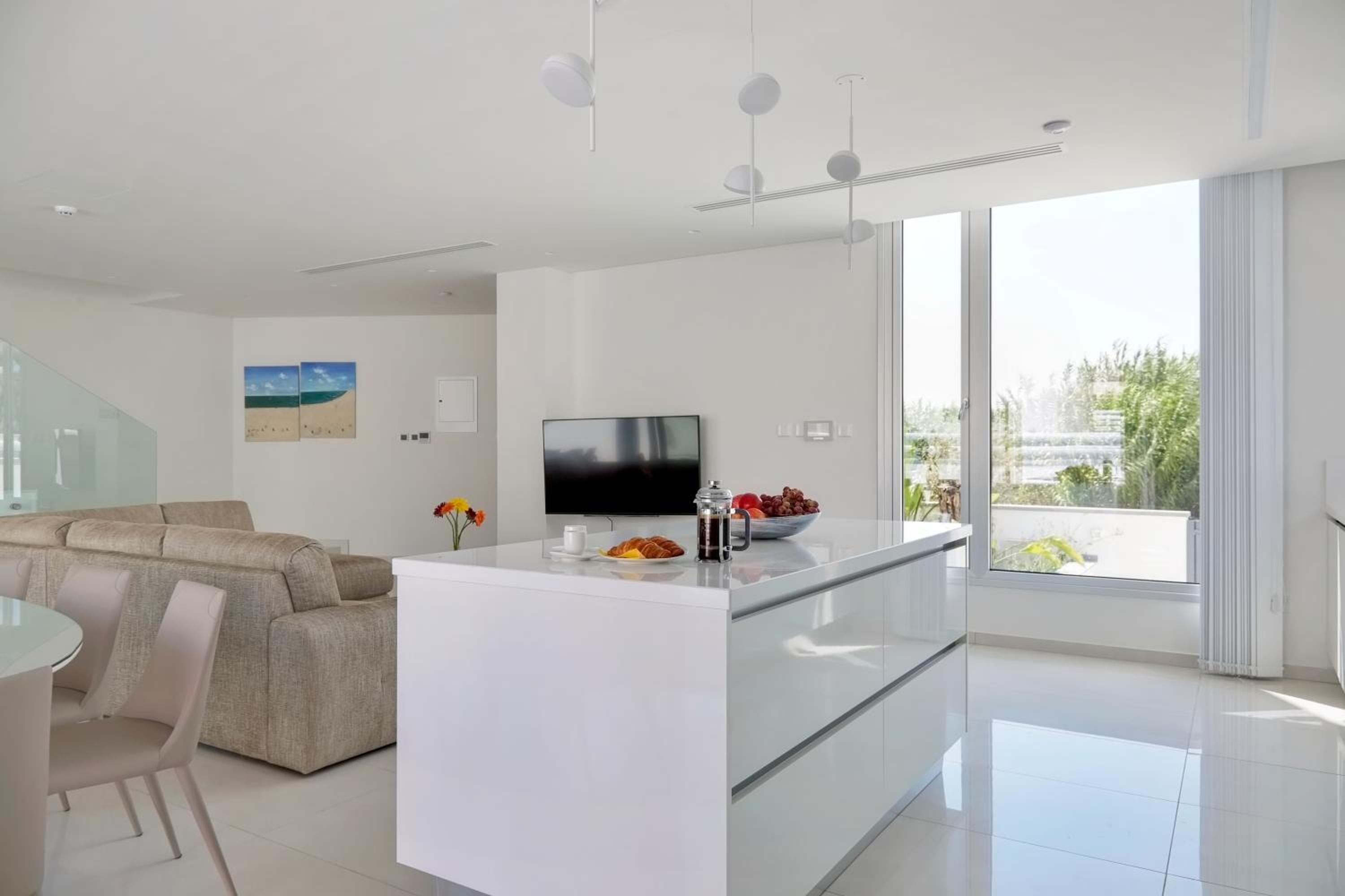 Seaview Luxury Villa Jacuzzi & Pool! 2 Min Beach