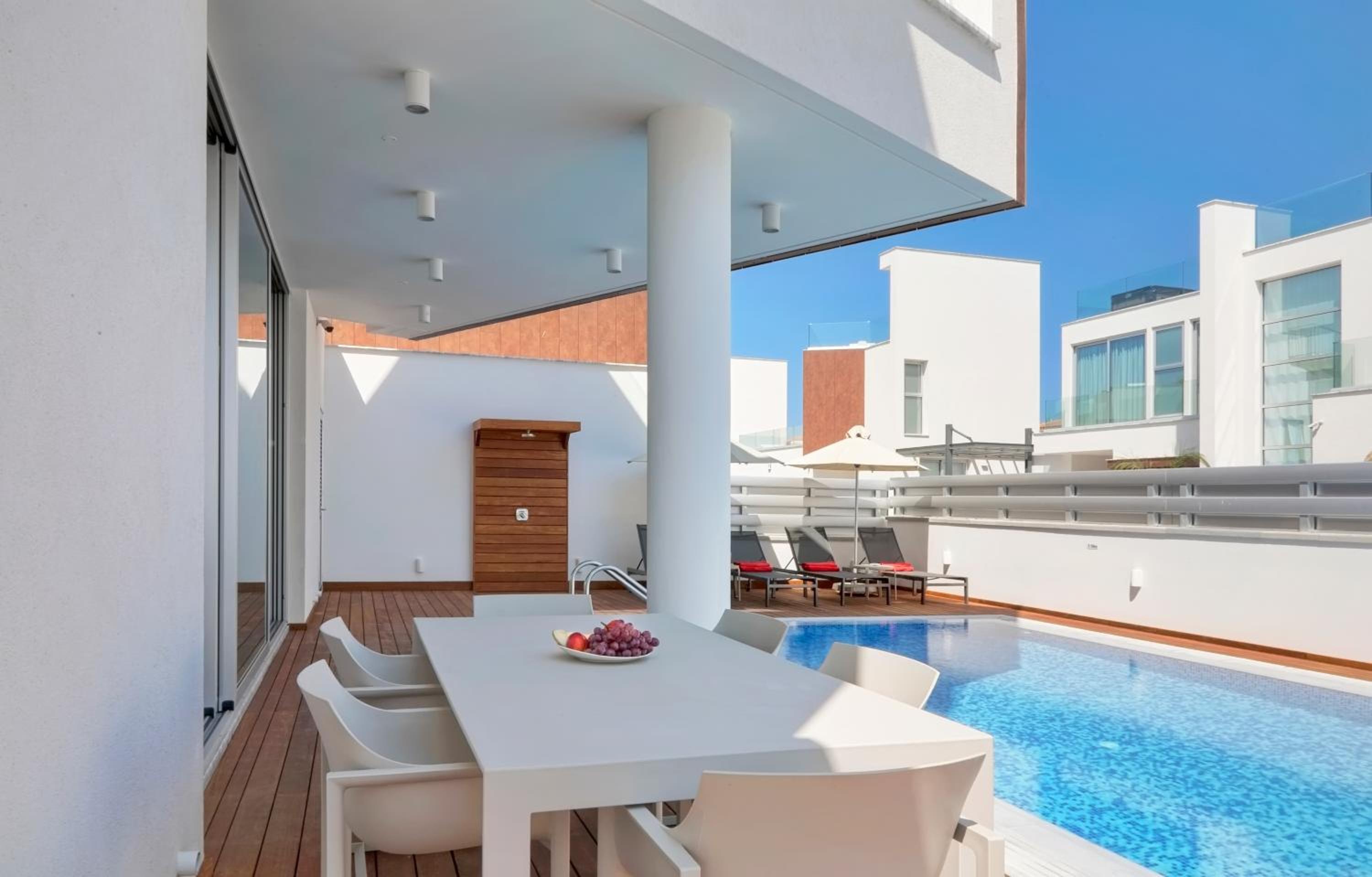 Seaview Luxury Villa Jacuzzi & Pool! 2 Min Beach