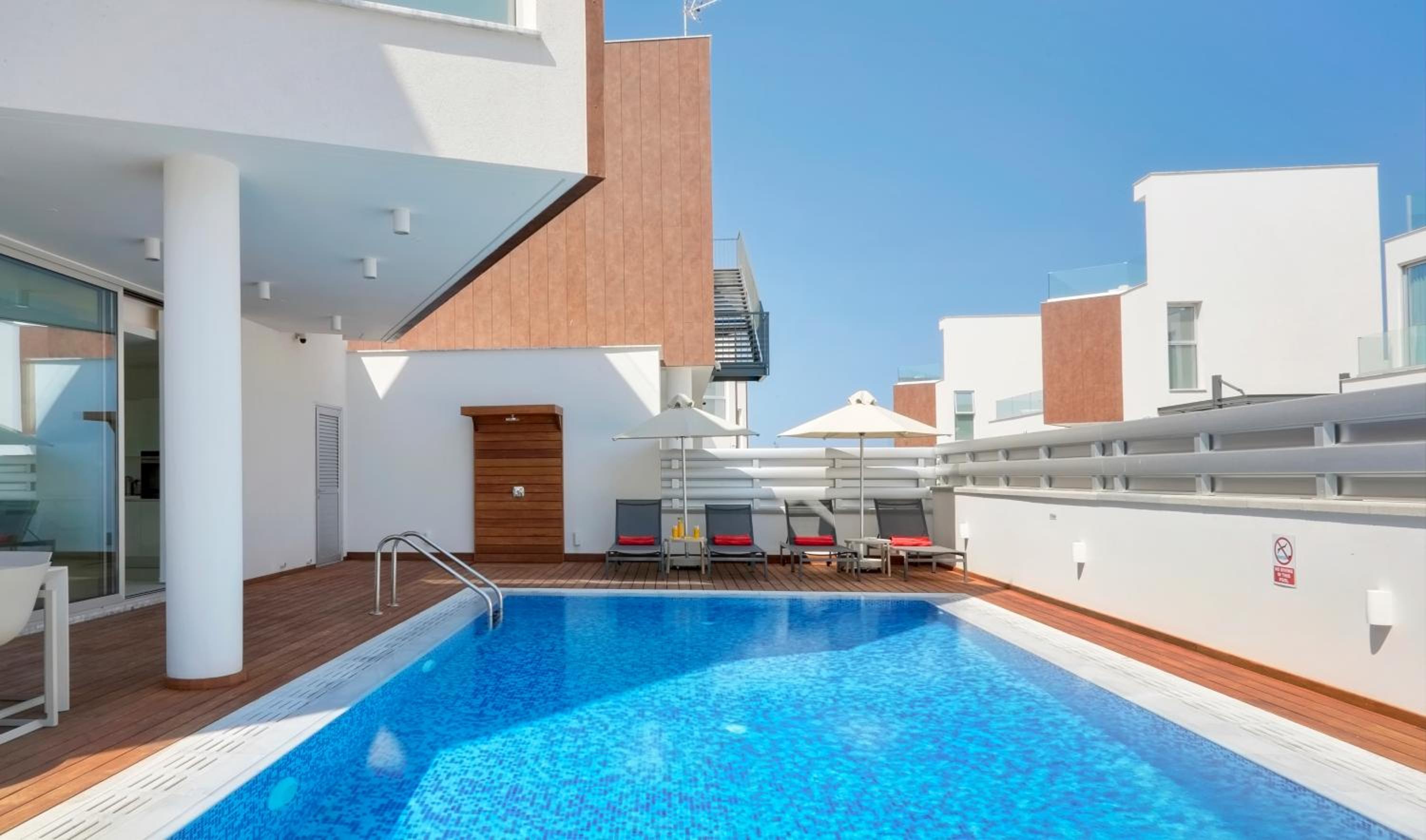 Seaview Luxury Villa Jacuzzi & Pool! 2 Min Beach