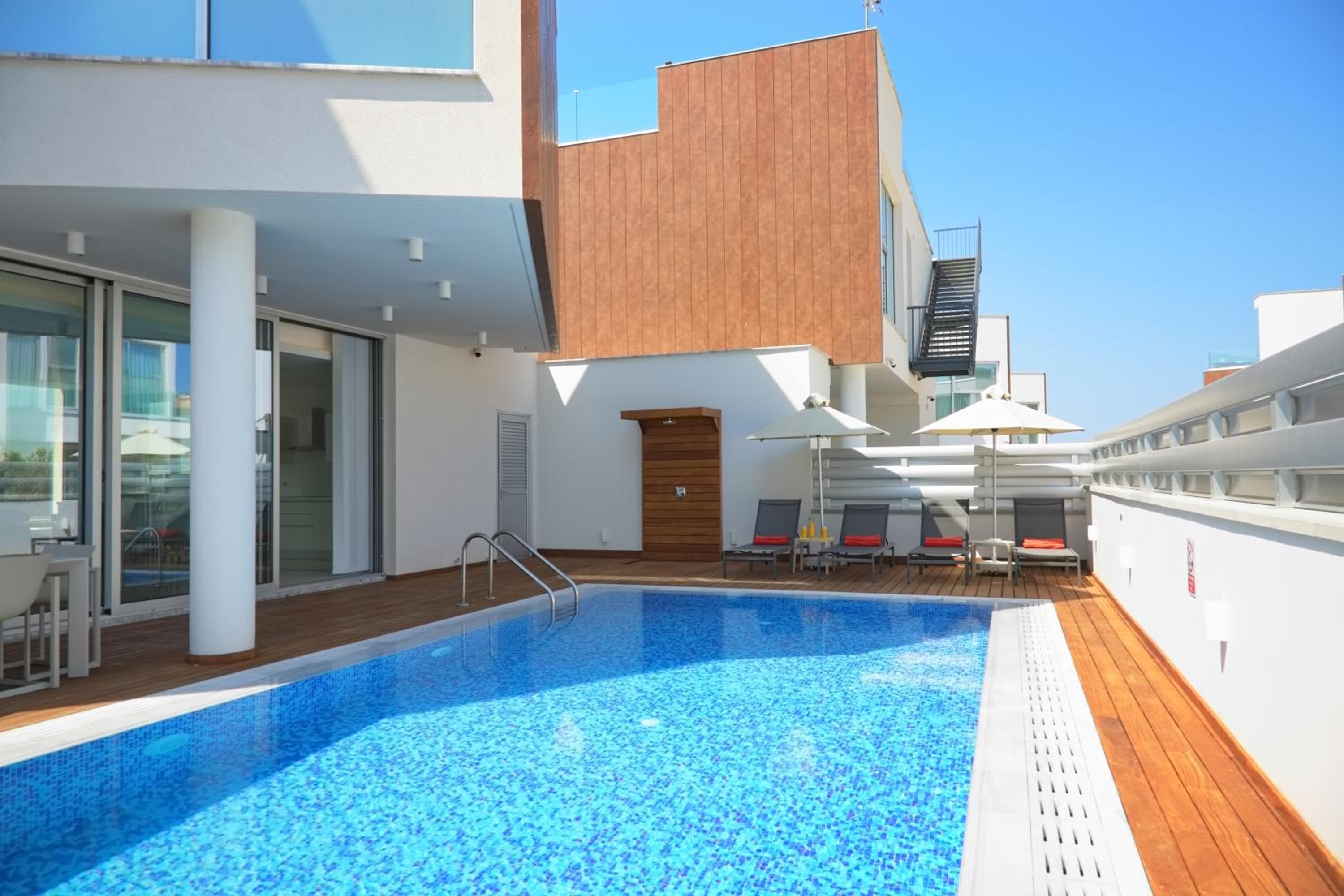 Seaview Luxury Villa Jacuzzi & Pool! 2 Min Beach