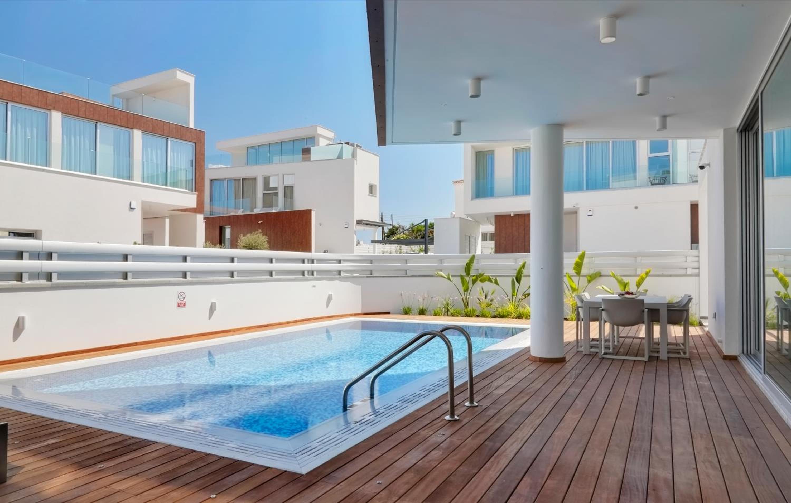 Seaview Luxury Villa Jacuzzi & Pool! 2 Min Beach