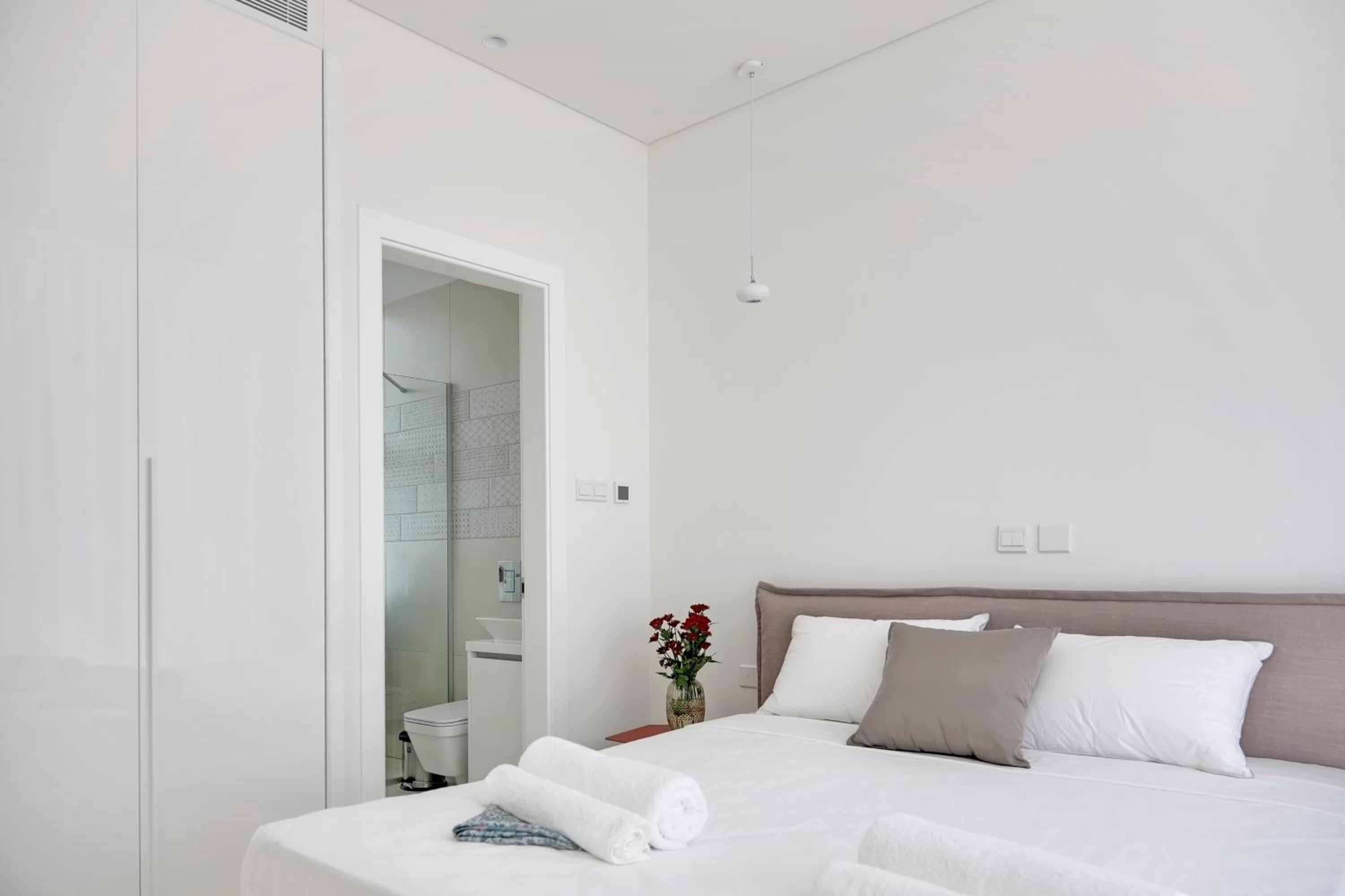 Seaview Luxury Villa Jacuzzi & Pool! 2 Min Beach