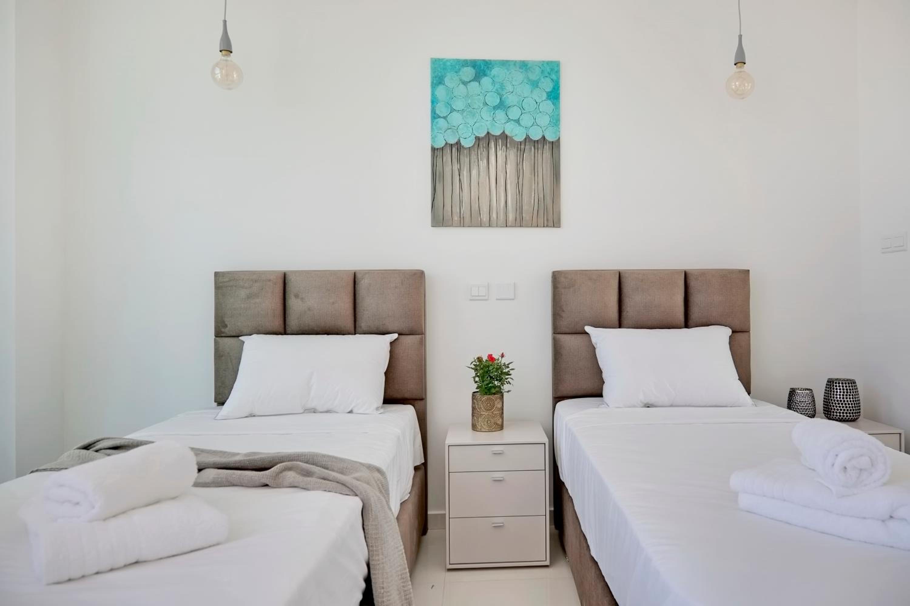 Seaview Luxury Villa Jacuzzi & Pool! 2 Min Beach