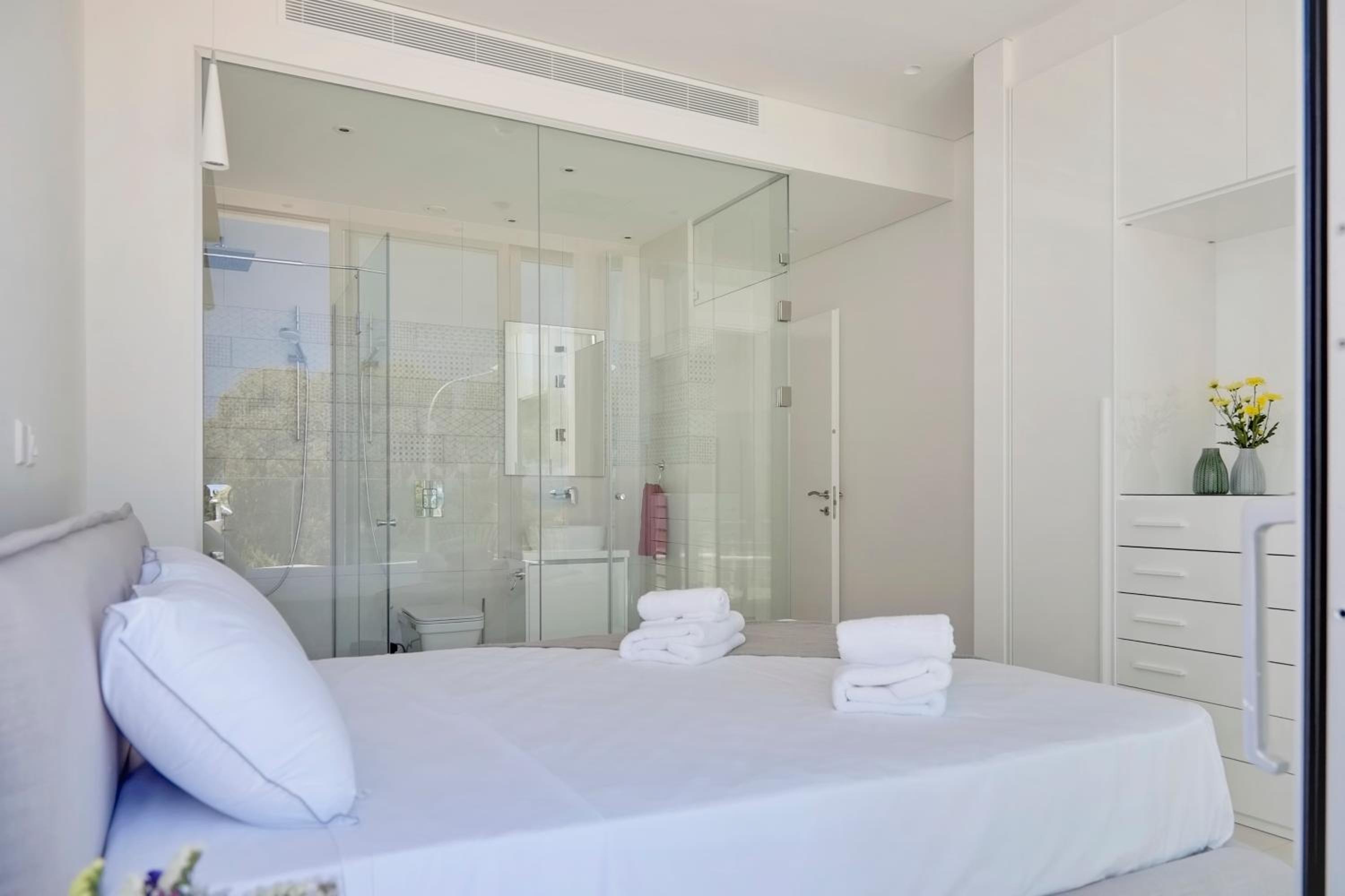 Seaview Luxury Villa Jacuzzi & Pool! 2 Min Beach