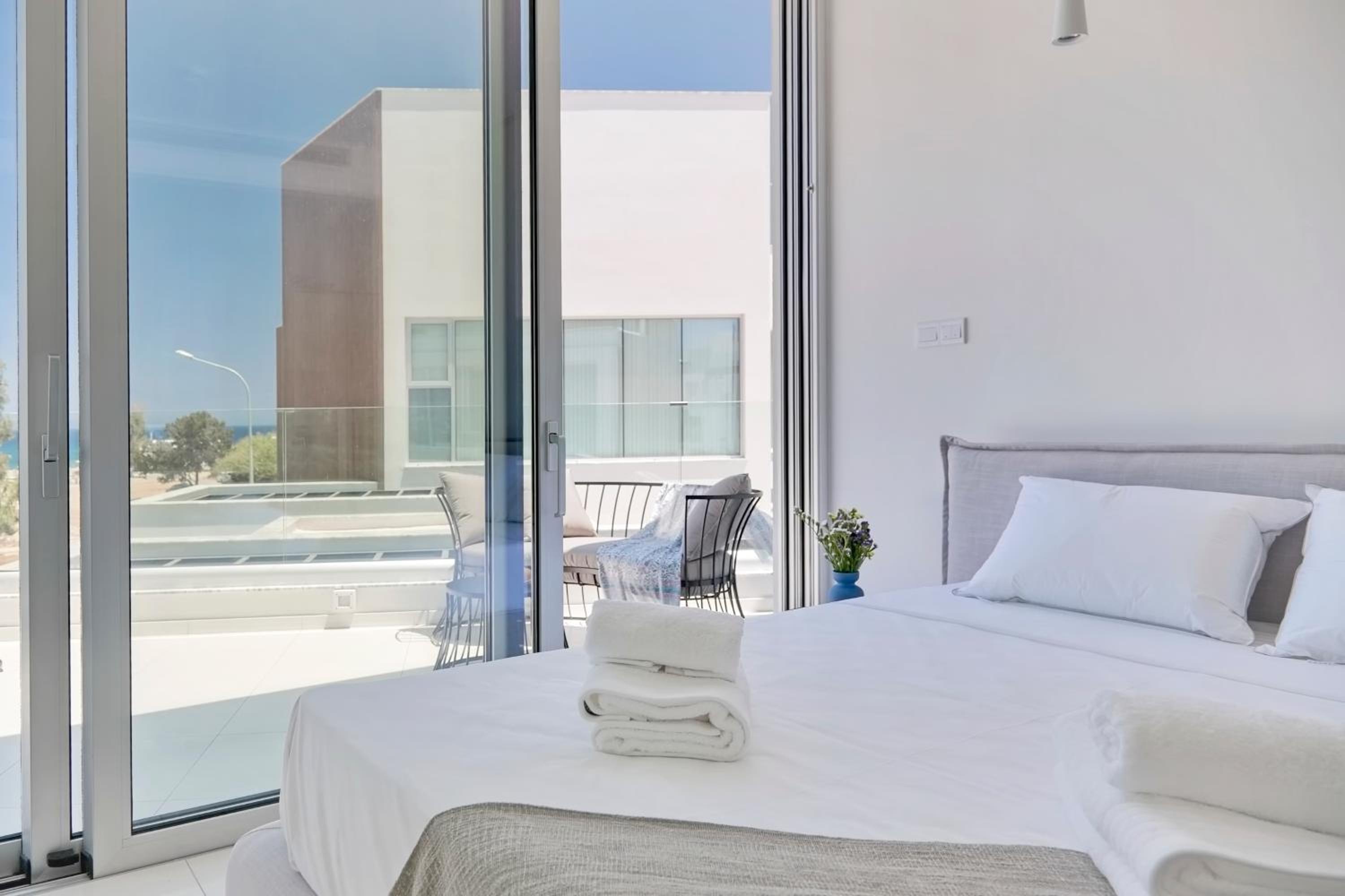 Seaview Luxury Villa Jacuzzi & Pool! 2 Min Beach