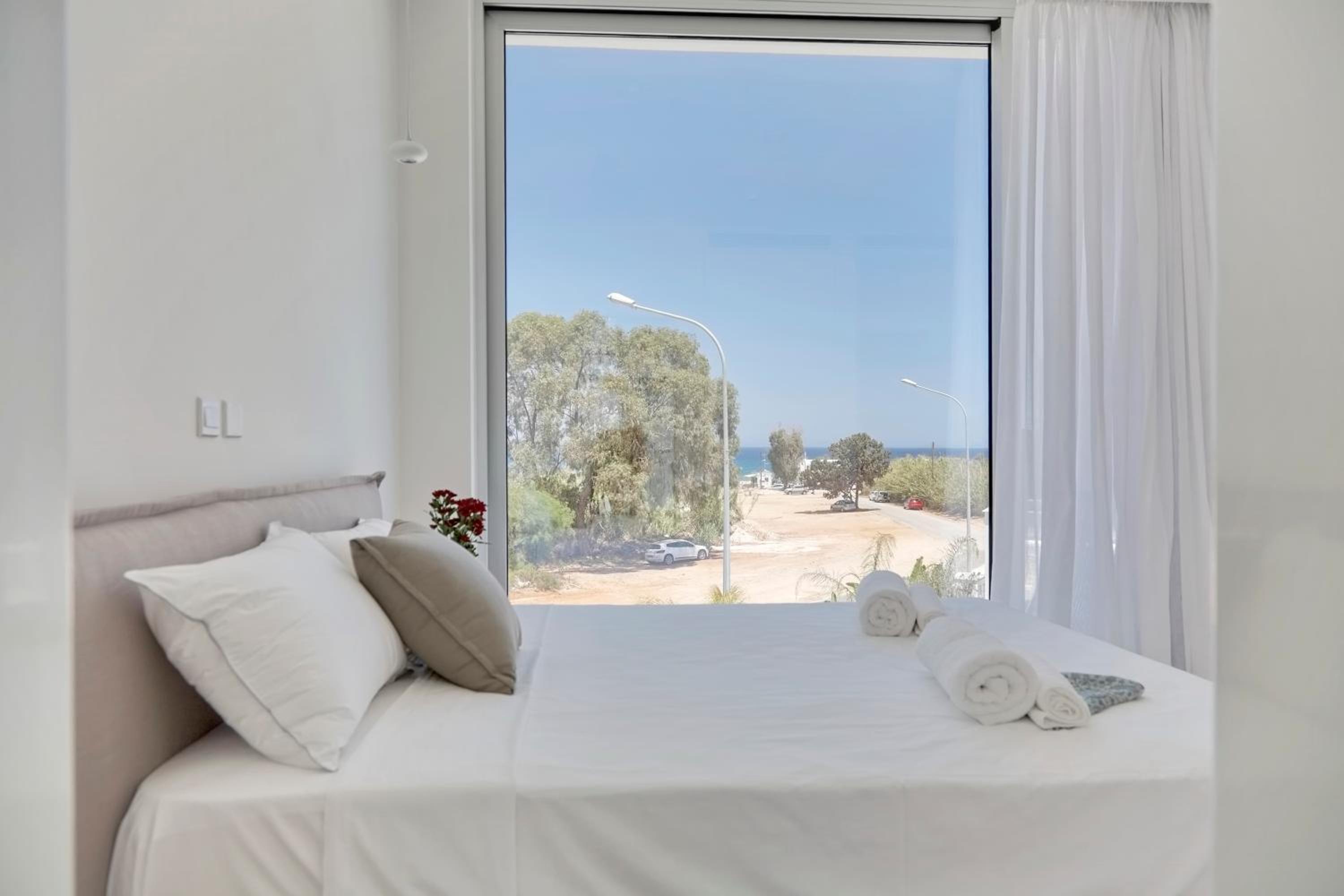 Seaview Luxury Villa Jacuzzi & Pool! 2 Min Beach