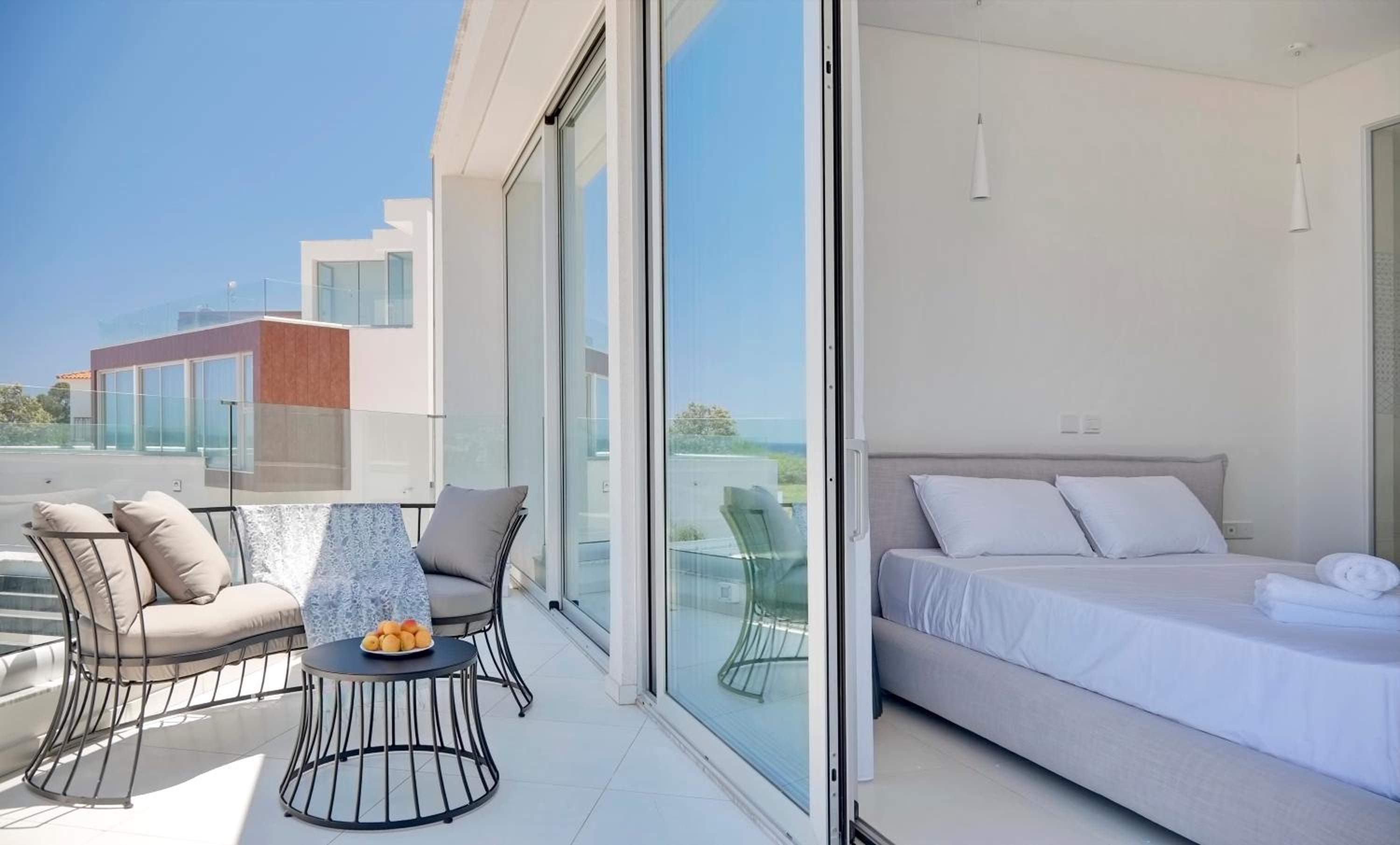 Seaview Luxury Villa Jacuzzi & Pool! 2 Min Beach