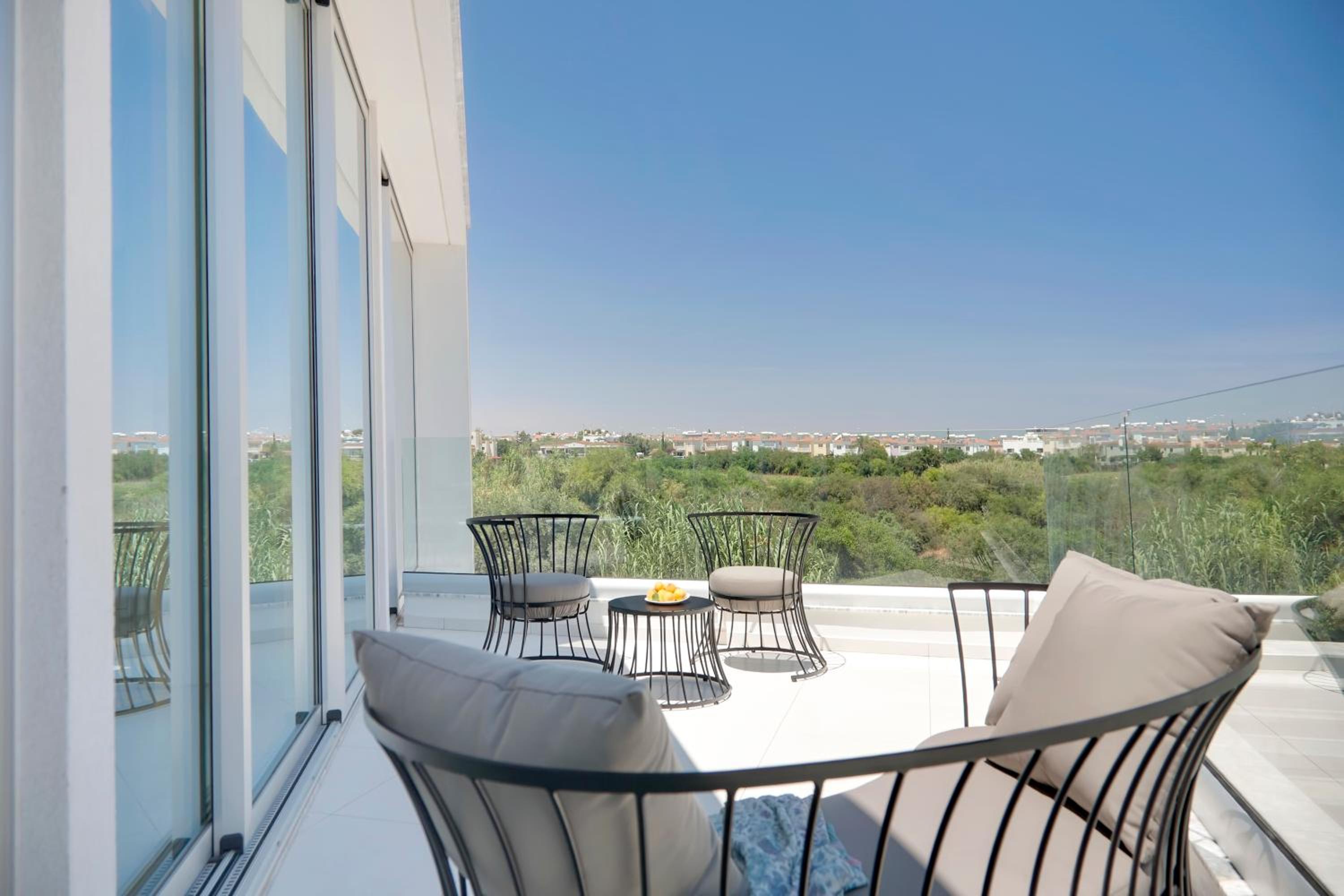 Seaview Luxury Villa Jacuzzi & Pool! 2 Min Beach