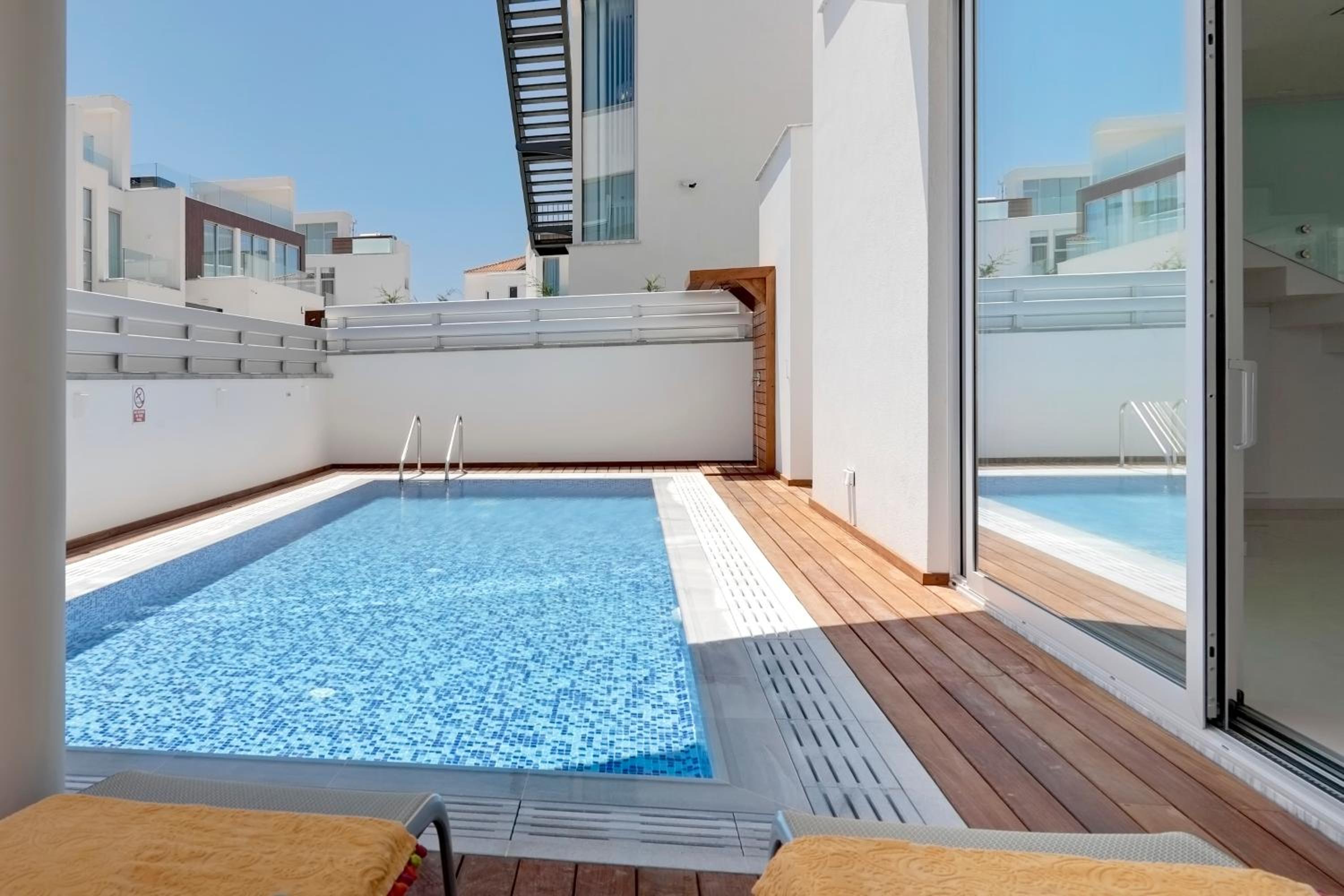 Seaview Luxury Villa Jacuzzi & Pool! 2 Min Beach