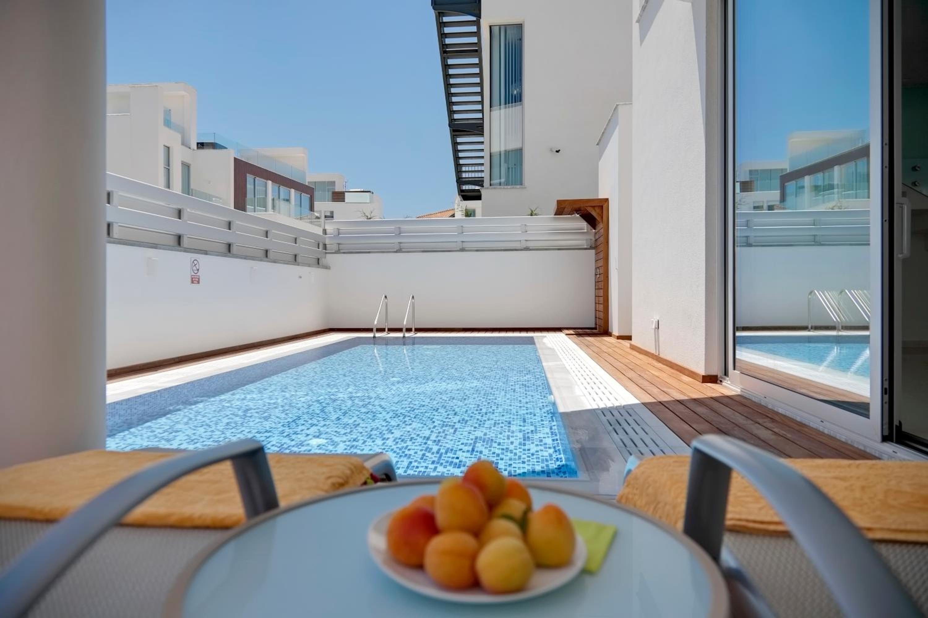 Seaview Luxury Villa Jacuzzi & Pool! 2 Min Beach