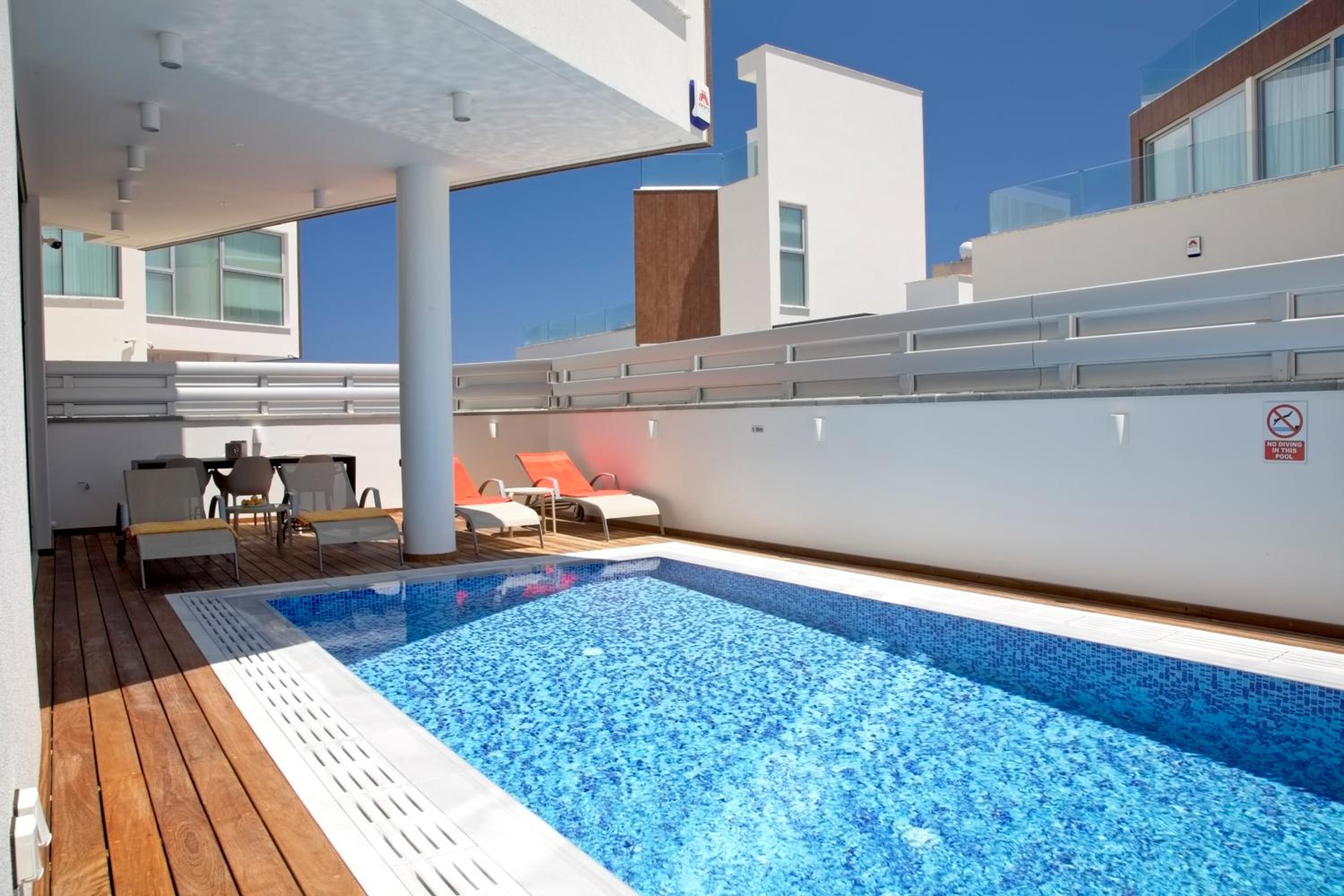 Seaview Luxury Villa Jacuzzi & Pool! 2 Min Beach
