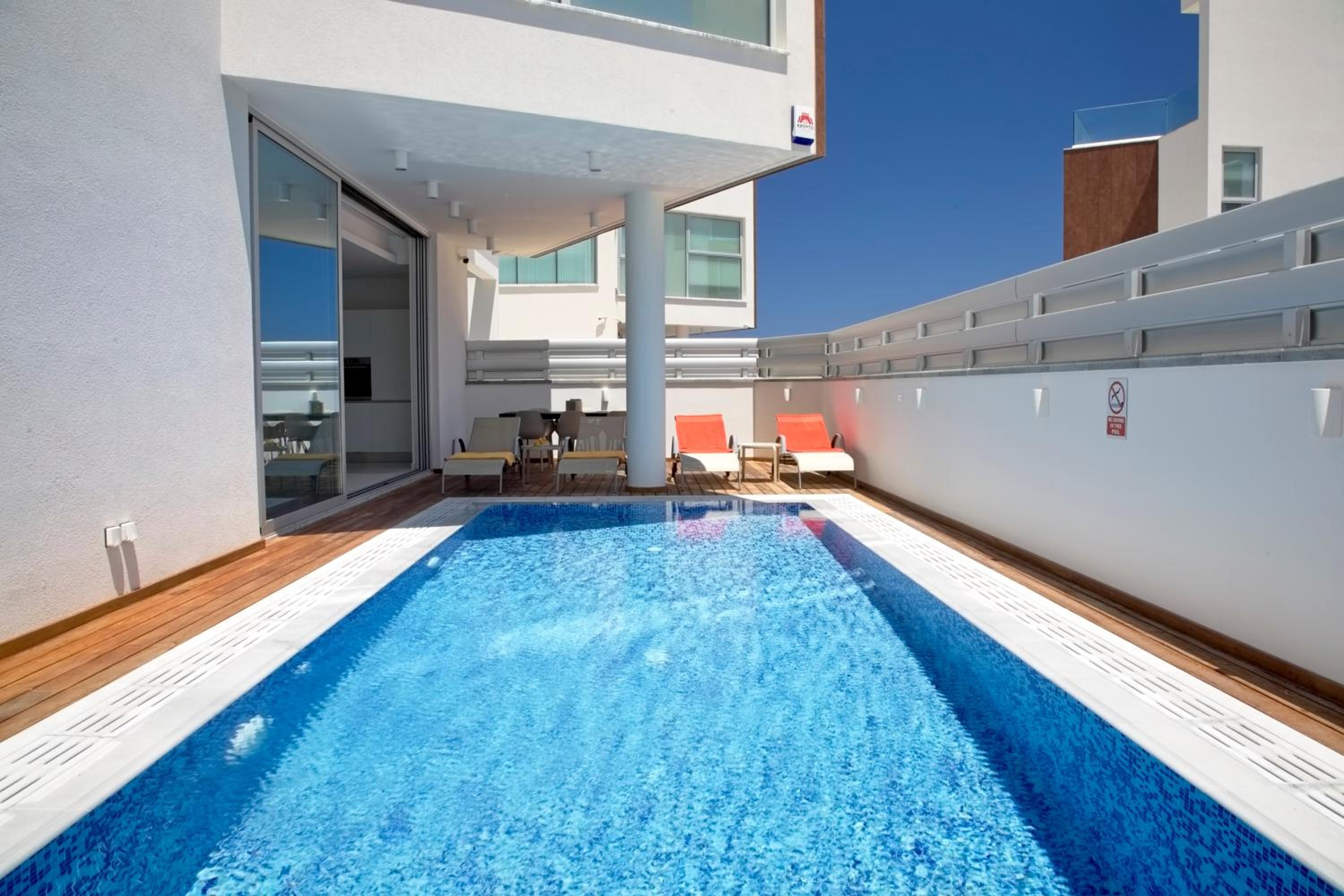 Seaview Luxury Villa Jacuzzi & Pool! 2 Min Beach