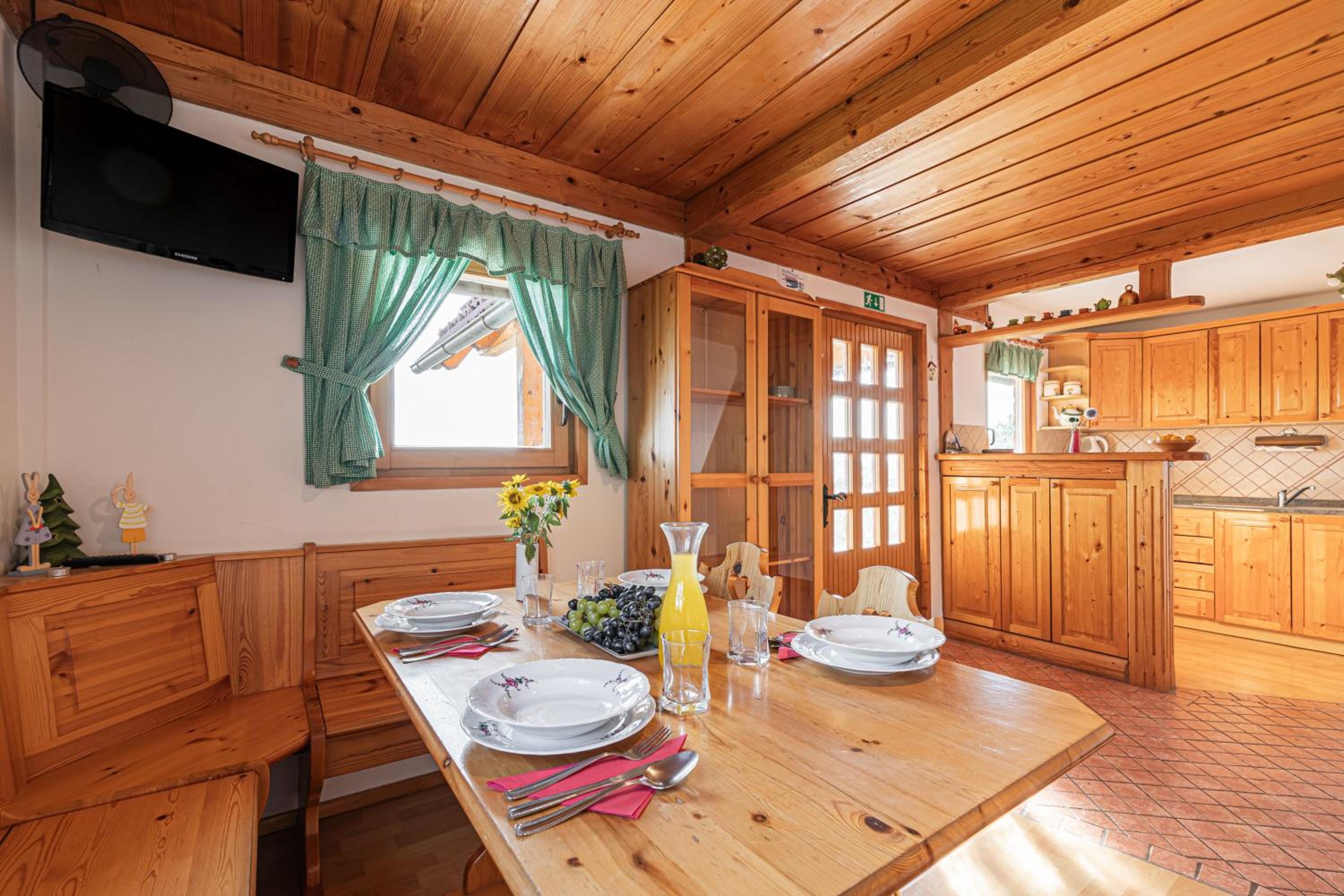 Vineyard Chalet Hansel and Gretel - Happy Rentals view 5