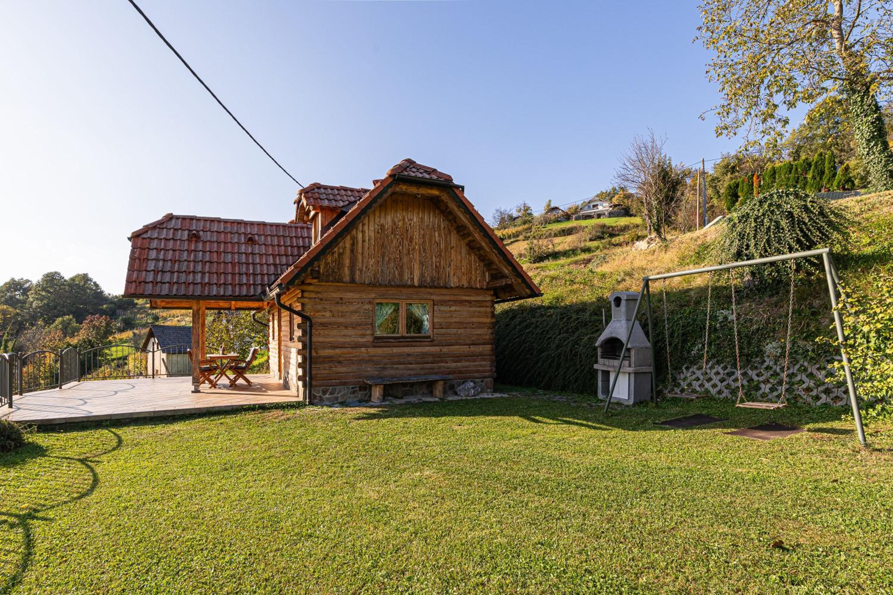Vineyard Chalet Hansel and Gretel - Happy Rentals view 2