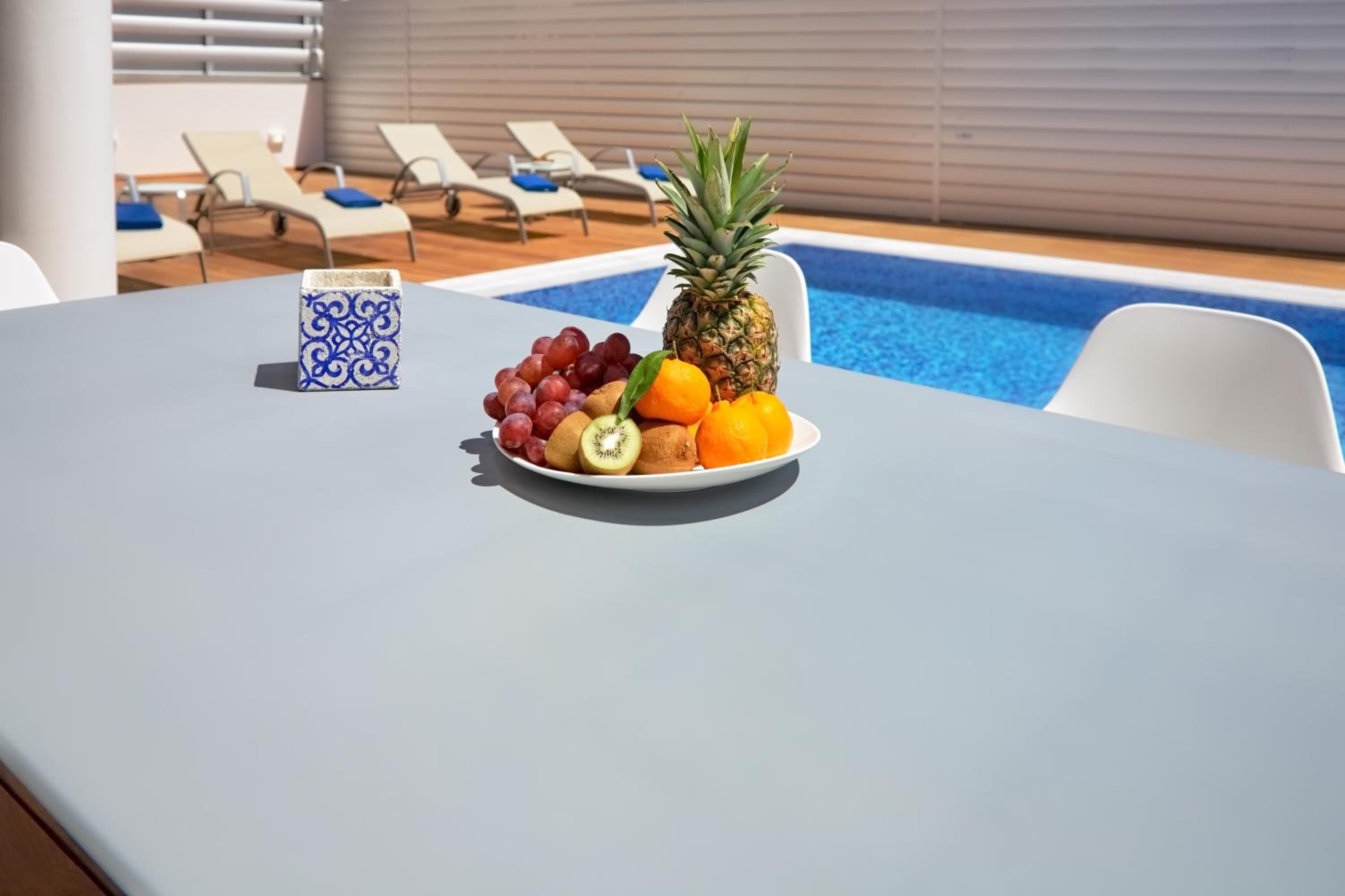 Seaview Luxury Villa Jacuzzi & Pool! 2 Min Beach