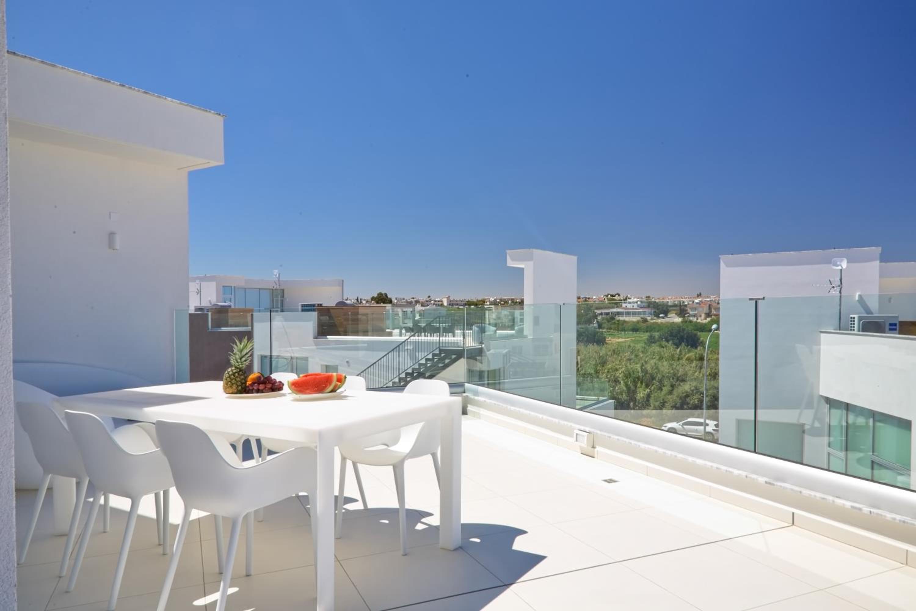 Seaview Luxury Villa Jacuzzi & Pool! 2 Min Beach