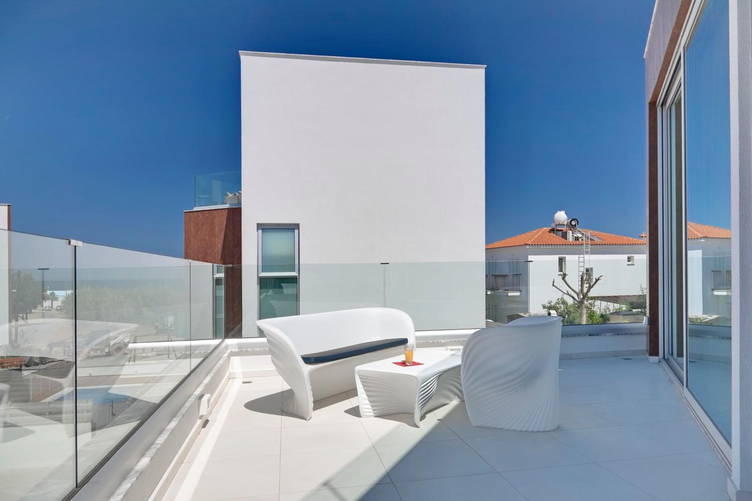 Seaview Luxury Villa Jacuzzi & Pool! 2 Min Beach