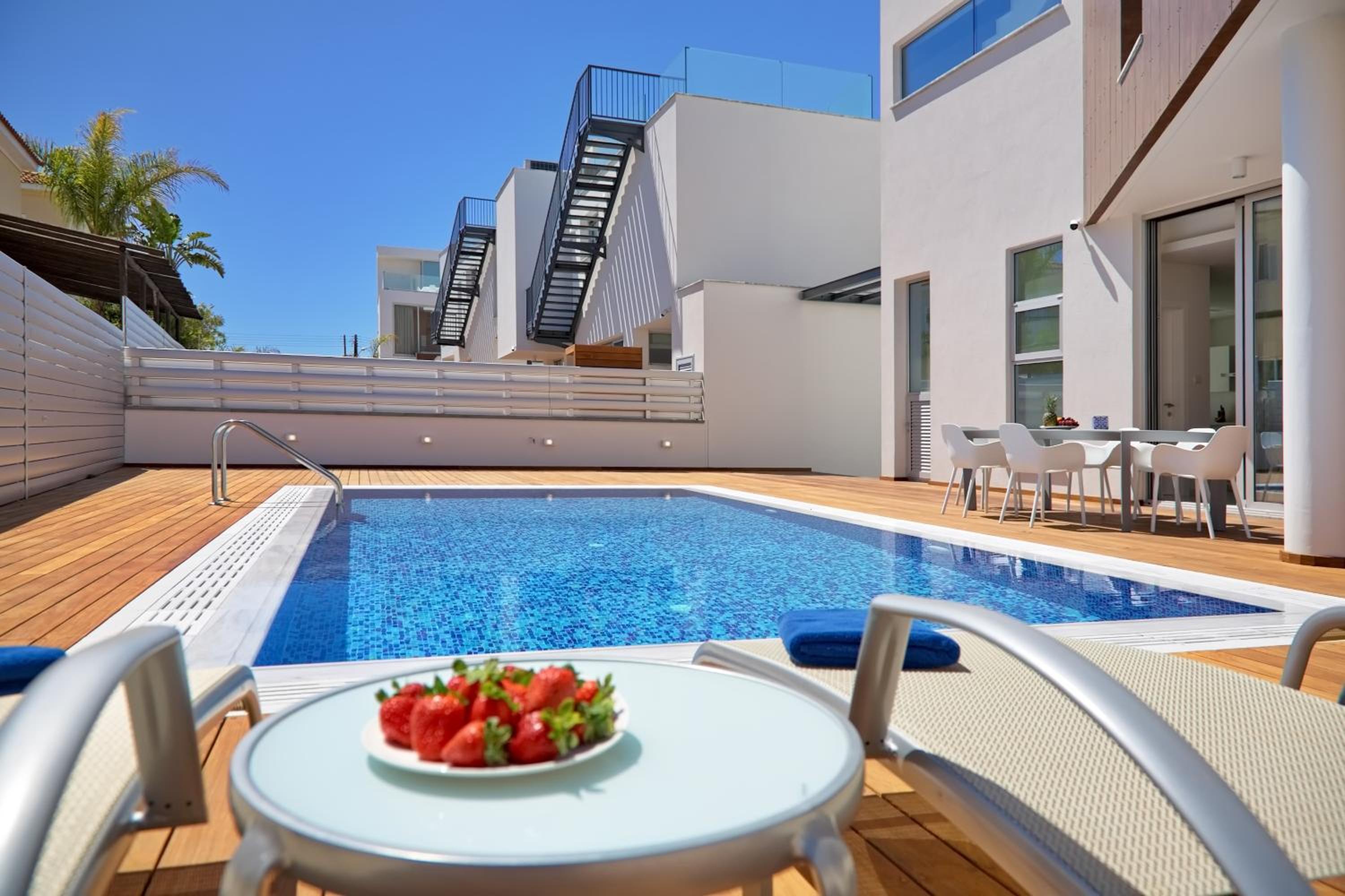 Seaview Luxury Villa Jacuzzi & Pool! 2 Min Beach