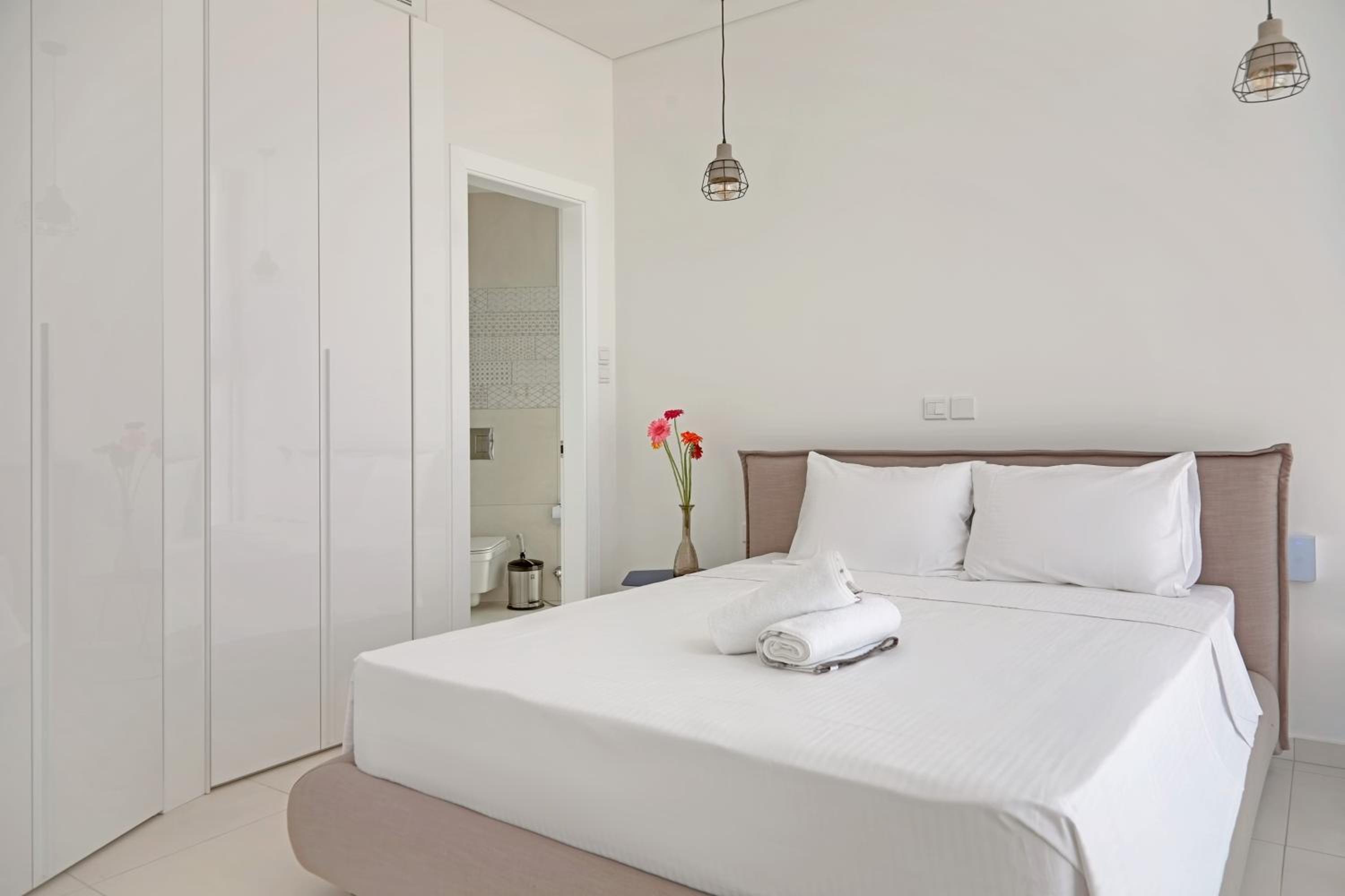 Seaview Luxury Villa Jacuzzi & Pool! 2 Min Beach