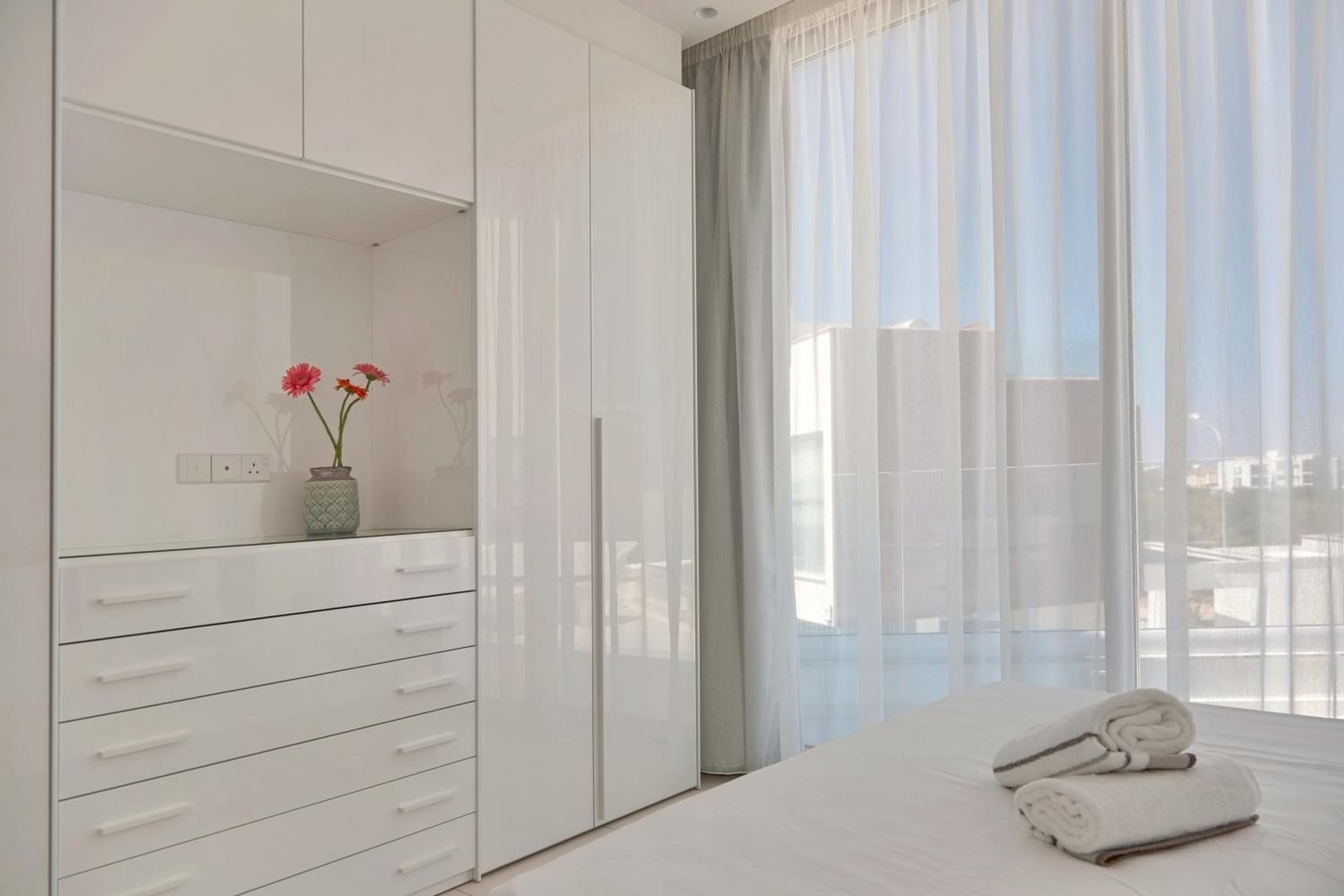 Seaview Luxury Villa Jacuzzi & Pool! 2 Min Beach