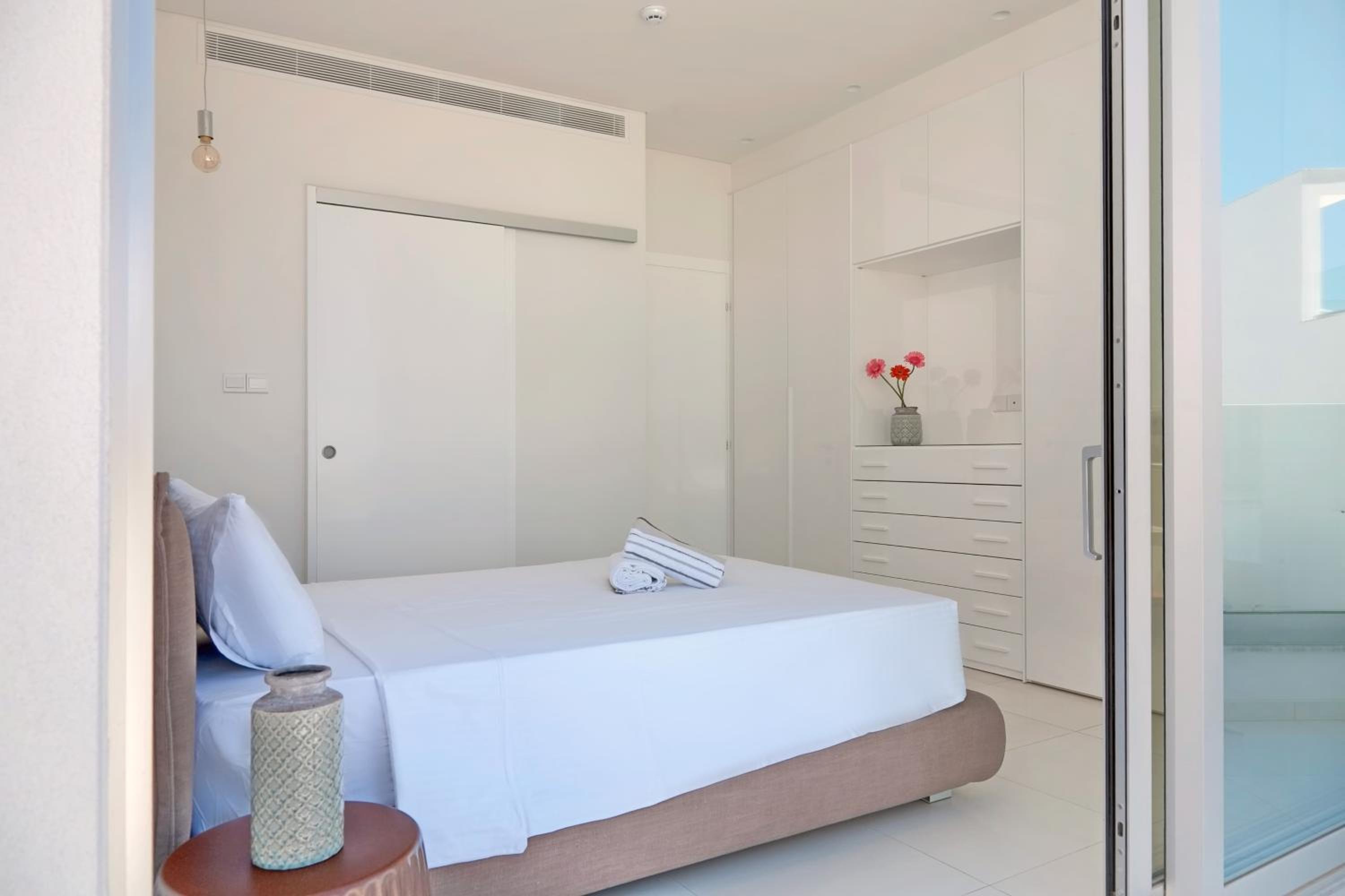 Seaview Luxury Villa Jacuzzi & Pool! 2 Min Beach