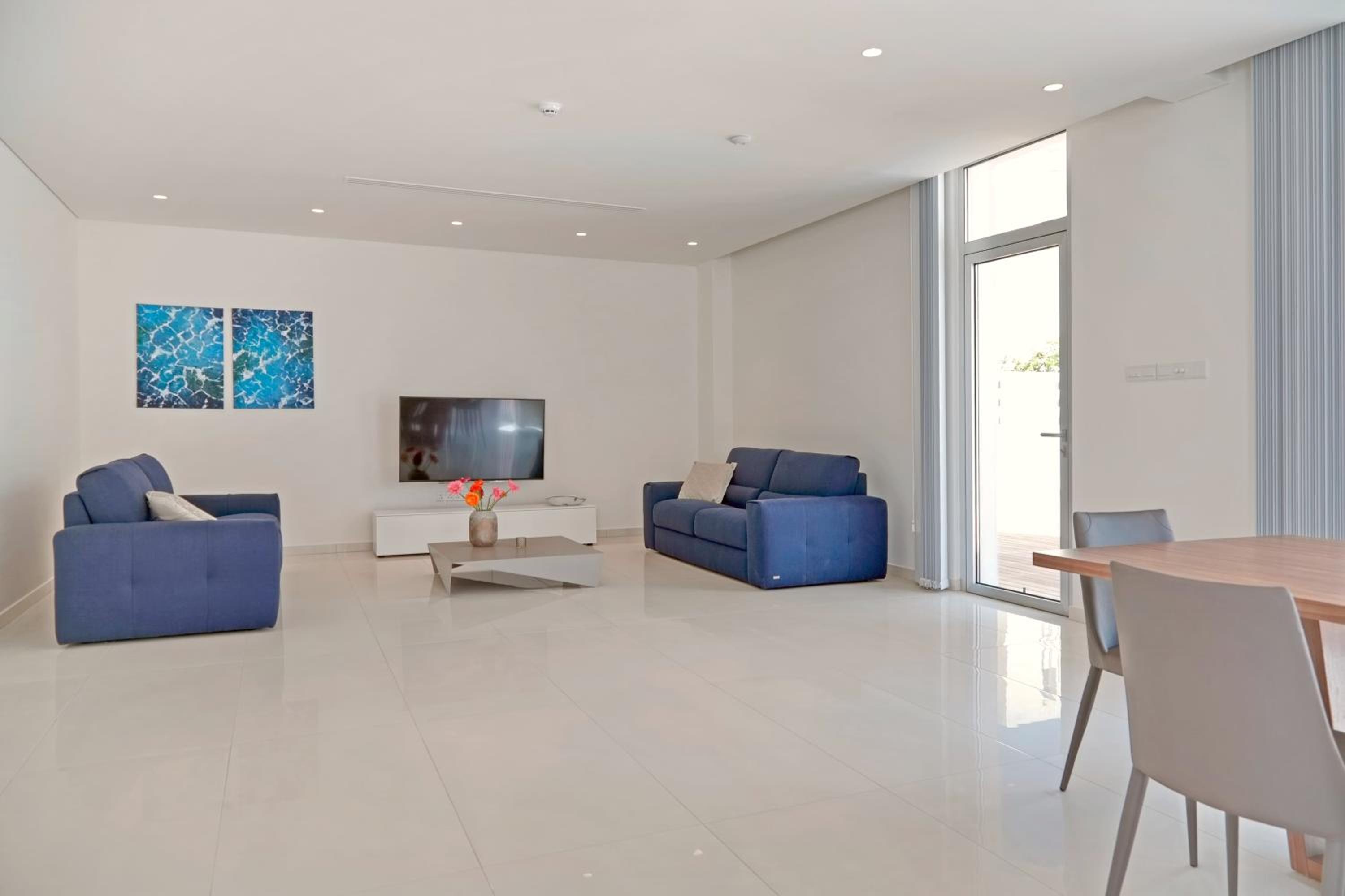 Seaview Luxury Villa Jacuzzi & Pool! 2 Min Beach