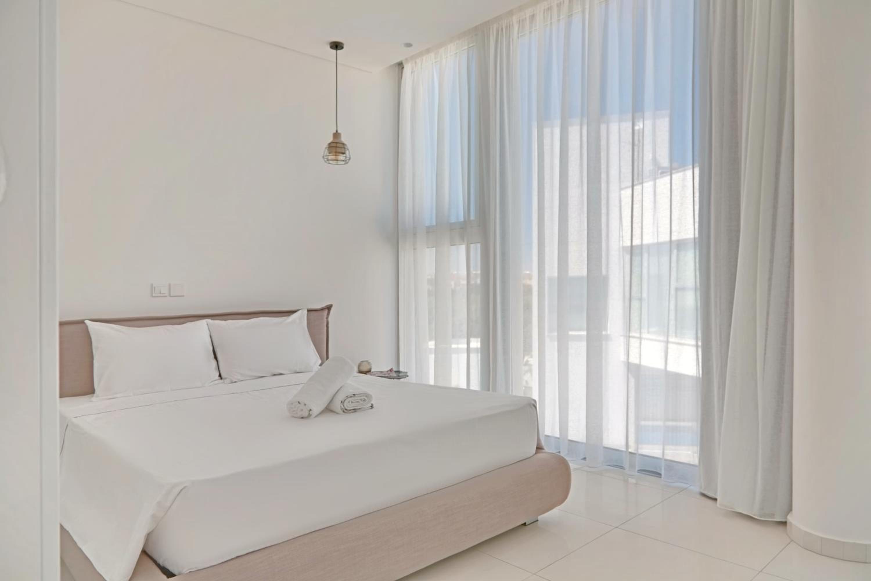 Seaview Luxury Villa Jacuzzi & Pool! 2 Min Beach
