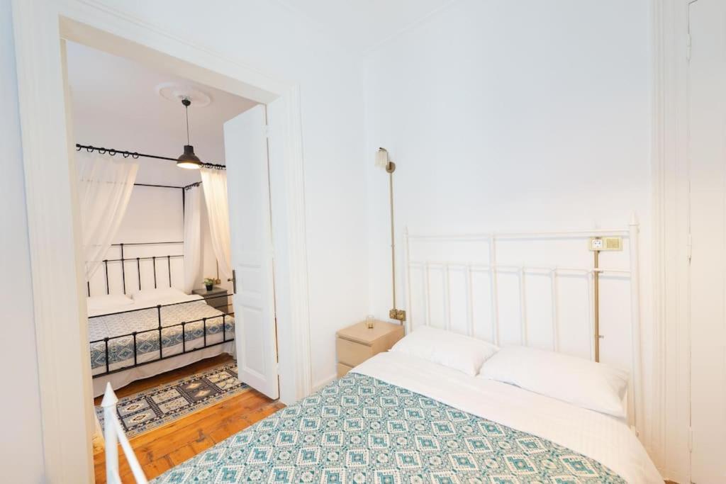 Apartment in the historical passage in Galata