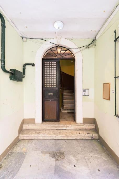 Apartment in the historical passage in Galata