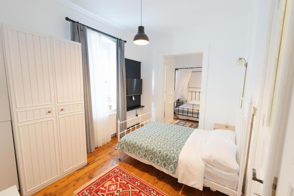 Apartment in the historical passage in Galata