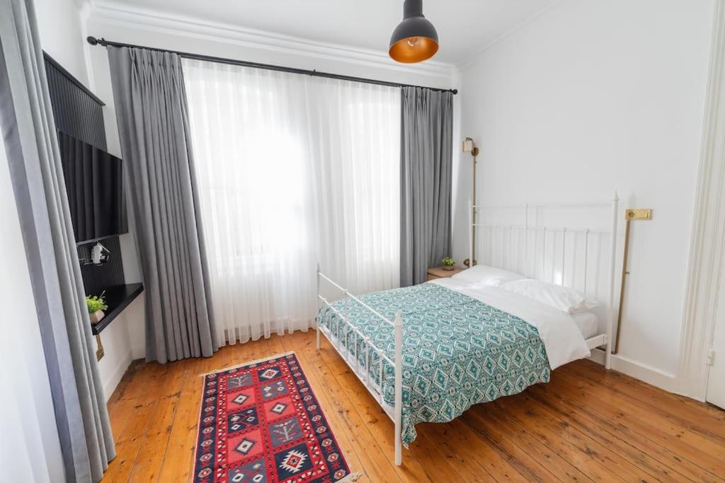Apartment in the historical passage in Galata