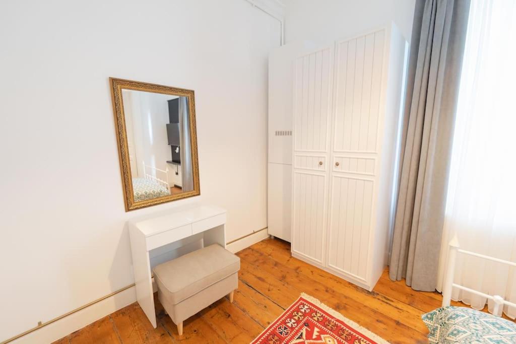 Apartment in the historical passage in Galata