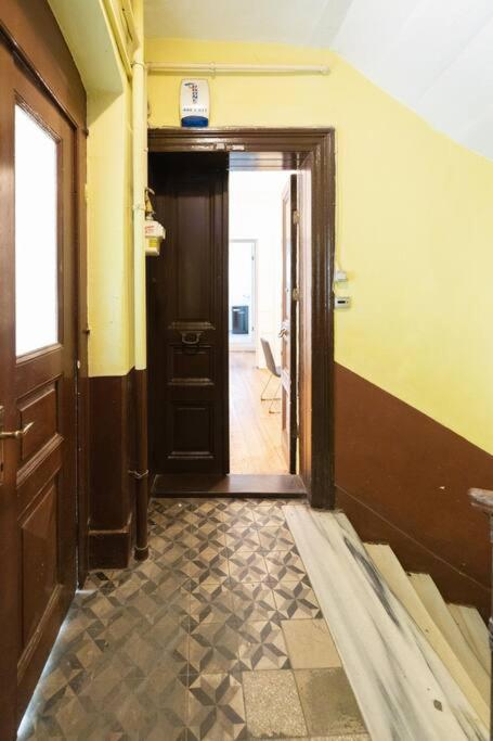 Apartment in the historical passage in Galata