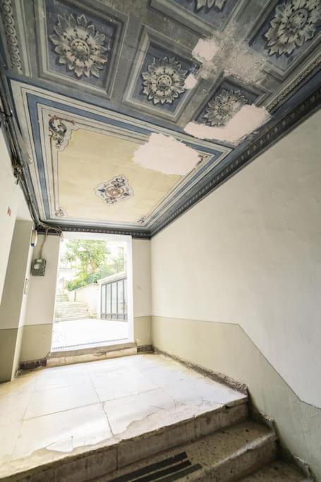 Apartment in the historical passage in Galata