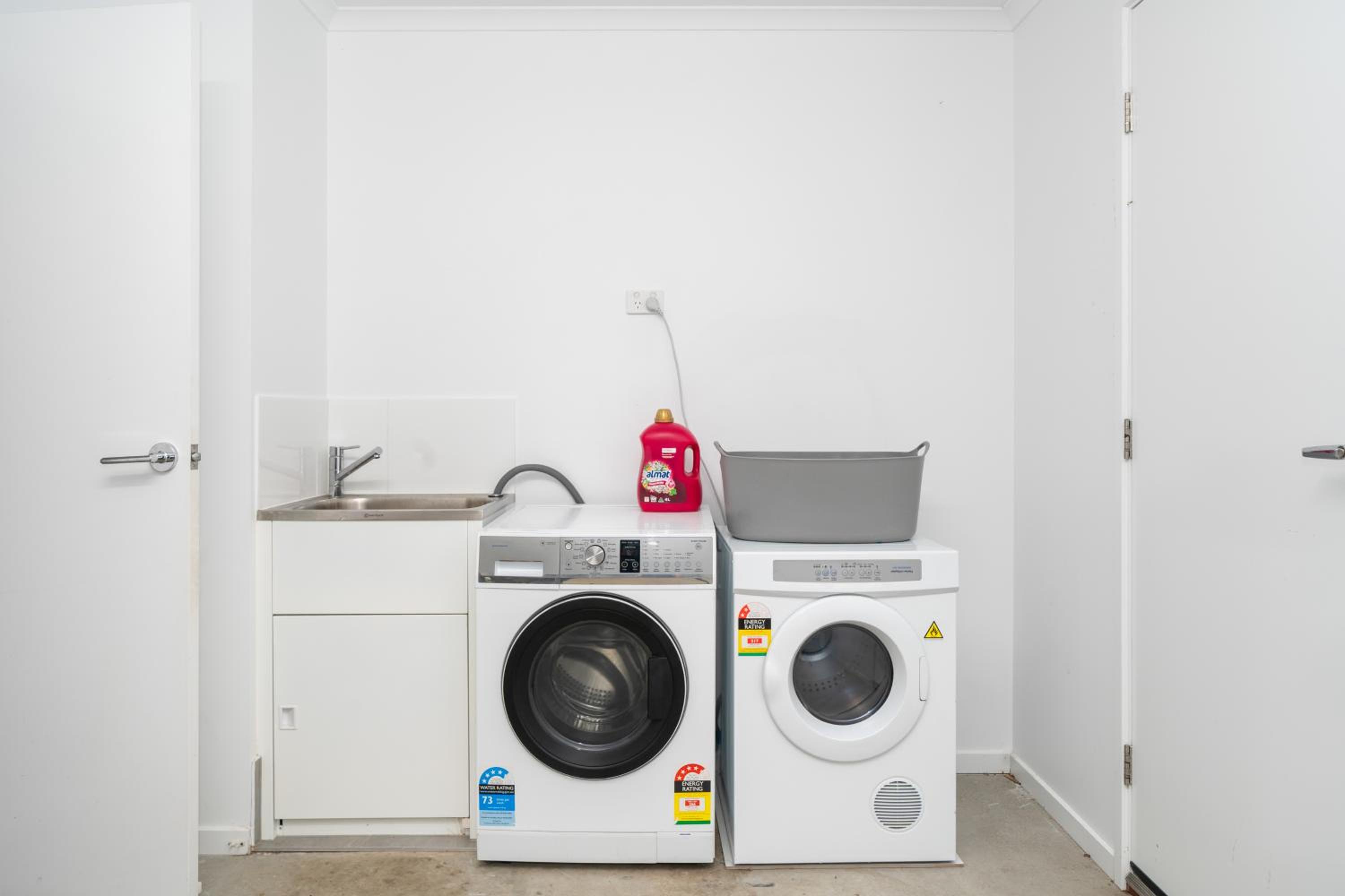 Bellbird Park Stay Katandra 3 BR Family and Worker Home
