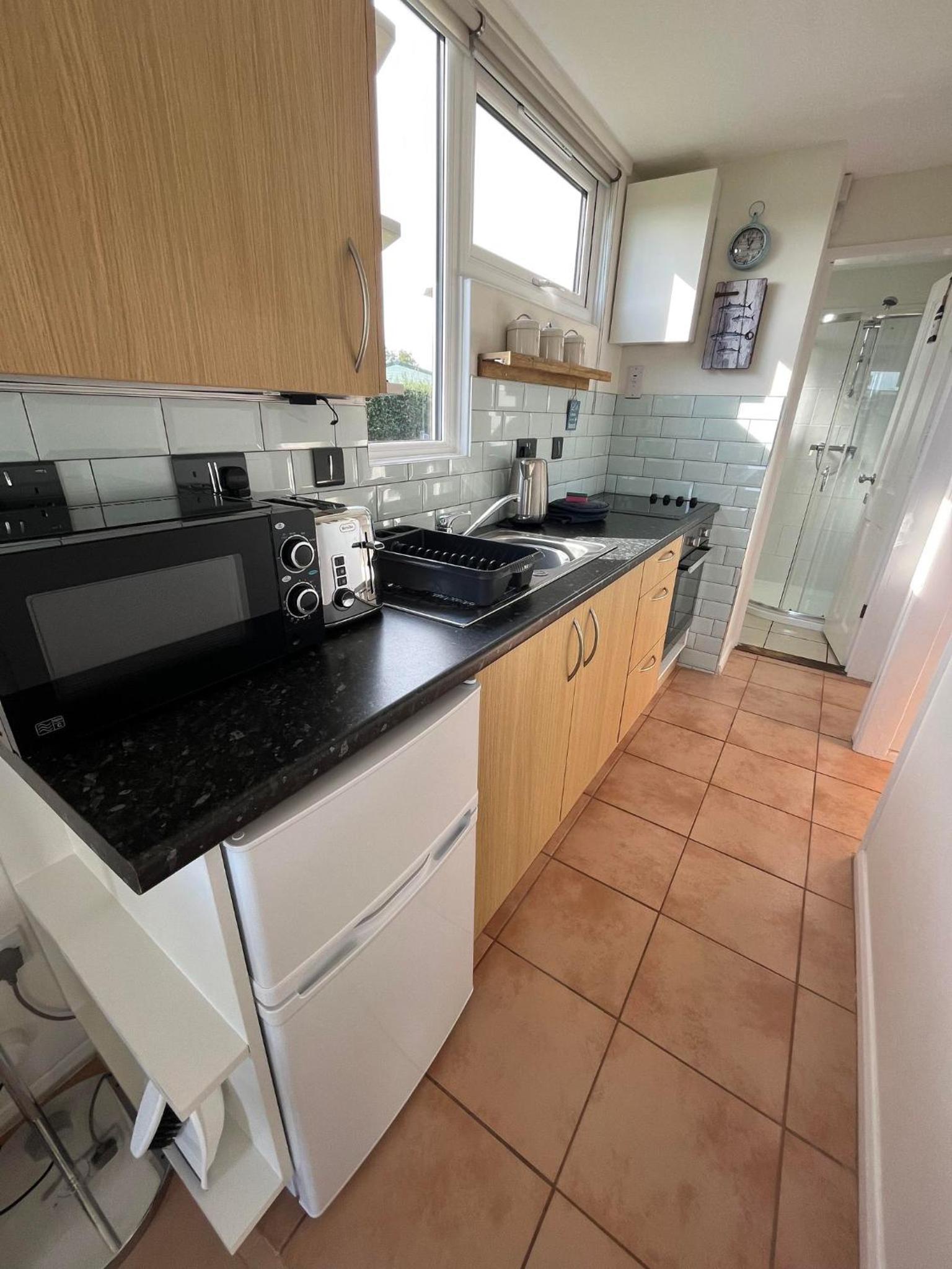226, Two bed newly refurbished detached chalet on Sund0wner Holiday Park - Sleeps 4, pet friendly - bed linen, towels plus electricity all included view 5