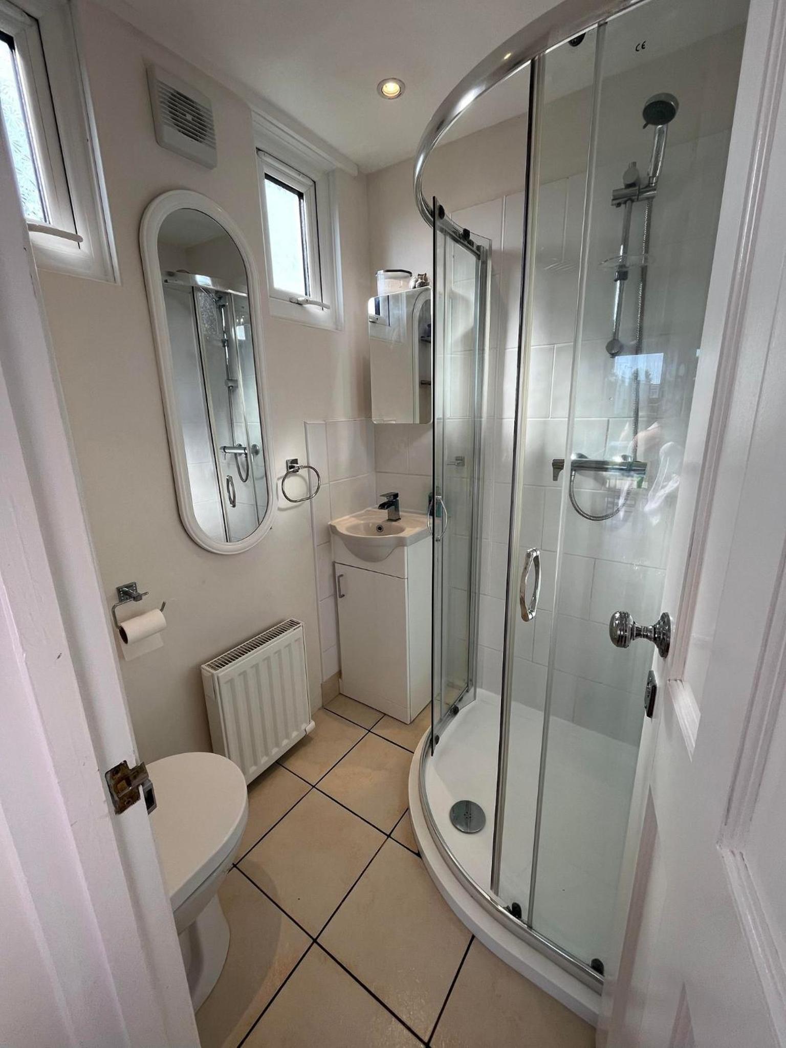 226, Two bed newly refurbished detached chalet on Sund0wner Holiday Park - Sleeps 4, pet friendly - bed linen, towels plus electricity all included view 4