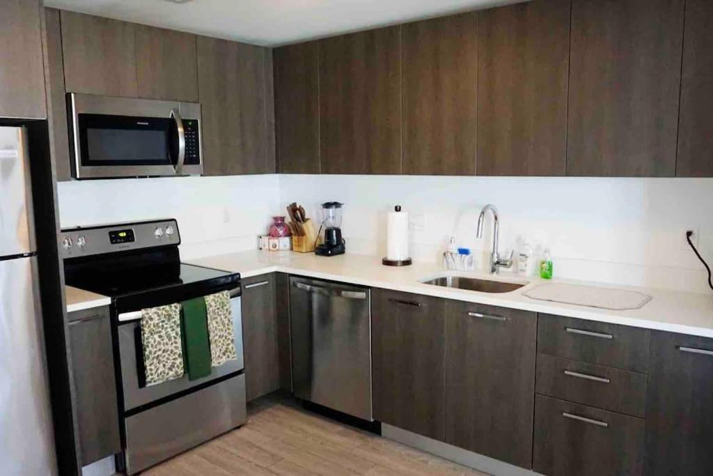 Luxury 2BR Corner Apt Downtown MIA