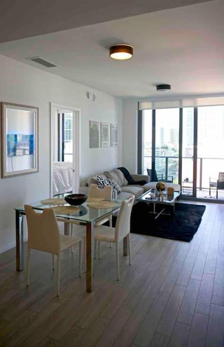 Luxury 2BR Corner Apt Downtown MIA