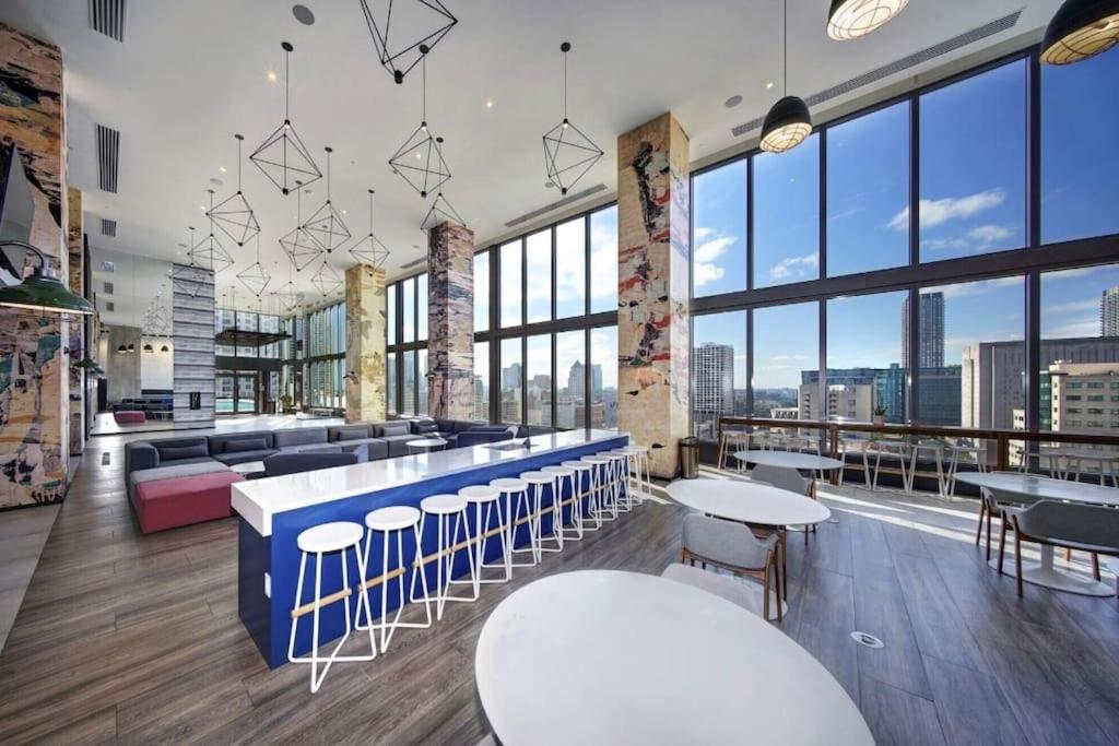 Luxury 2BR Corner Apt Downtown MIA