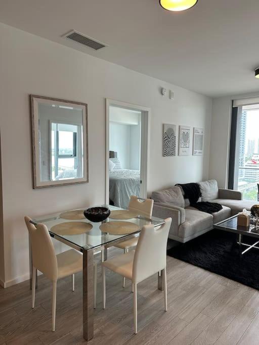 Luxury 2BR Corner Apt Downtown MIA