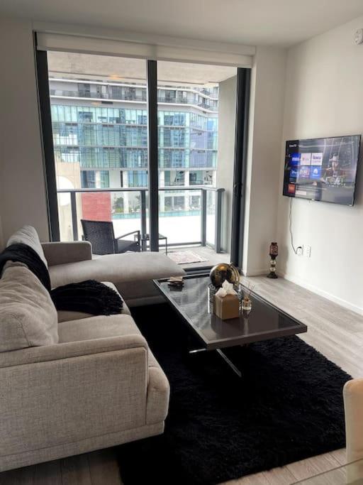 Luxury 2BR Corner Apt Downtown MIA