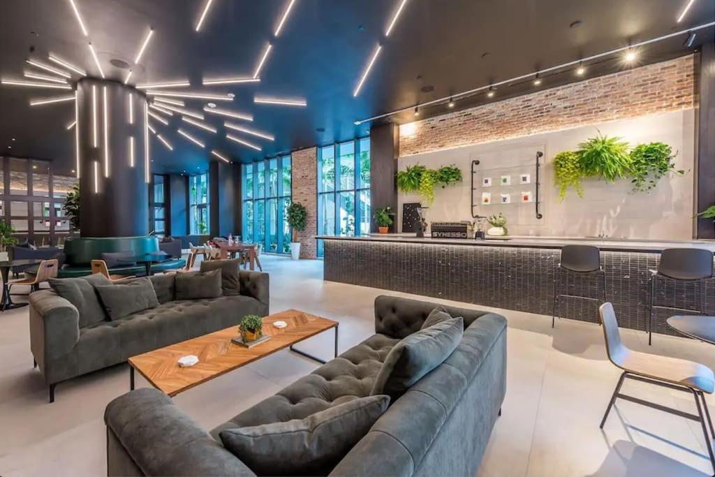 Luxury 2BR Corner Apt Downtown MIA