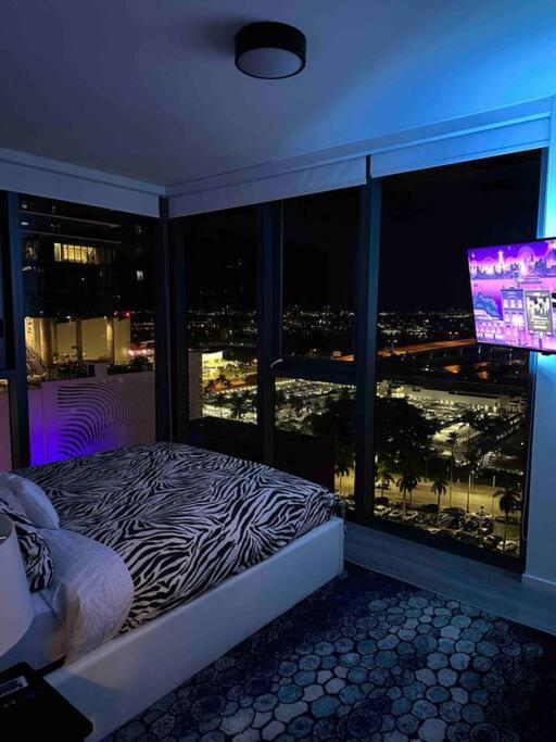 Luxury 2BR Corner Apt Downtown MIA